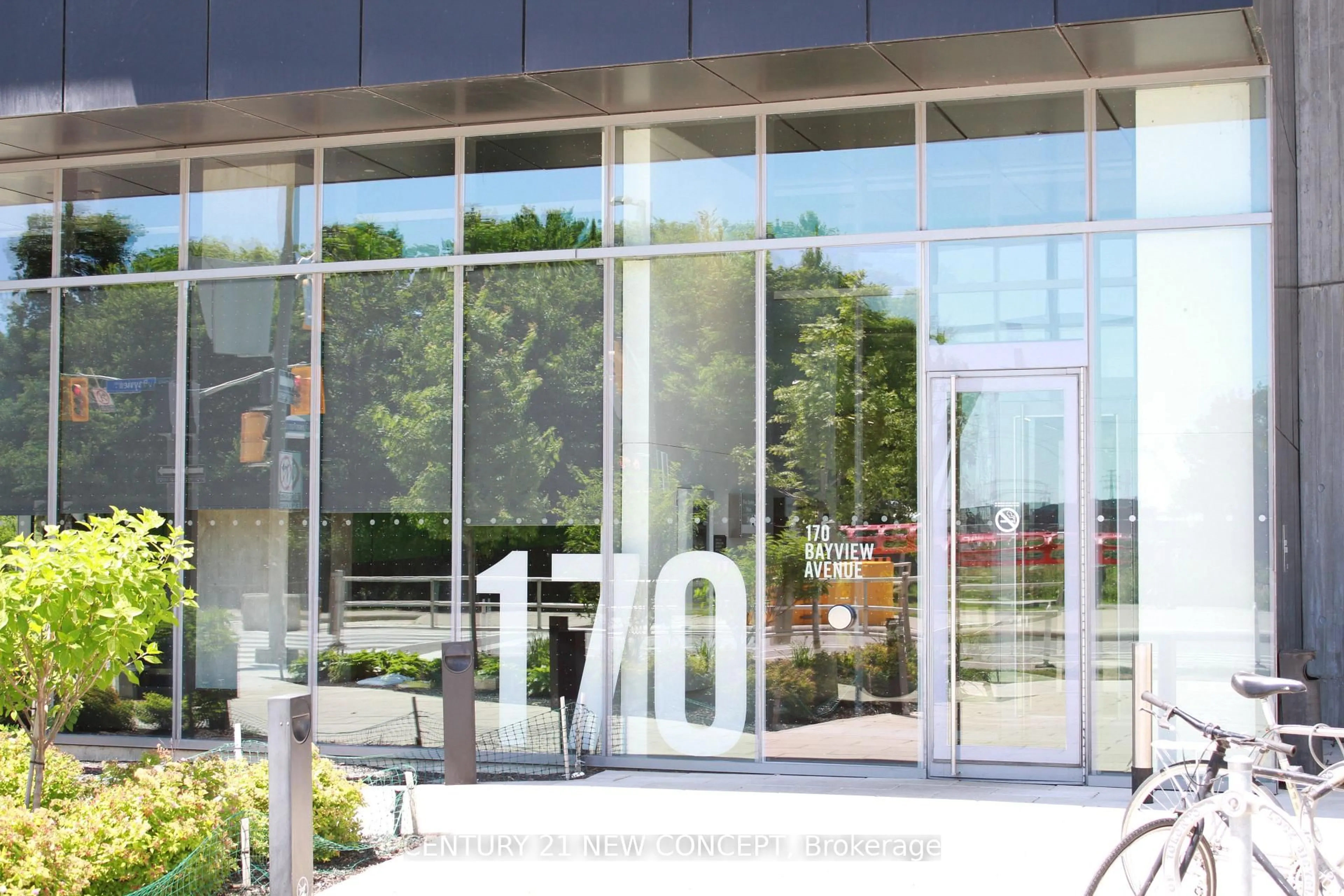 Indoor foyer for 170 Bayview Ave #1112, Toronto Ontario M5A 0M4