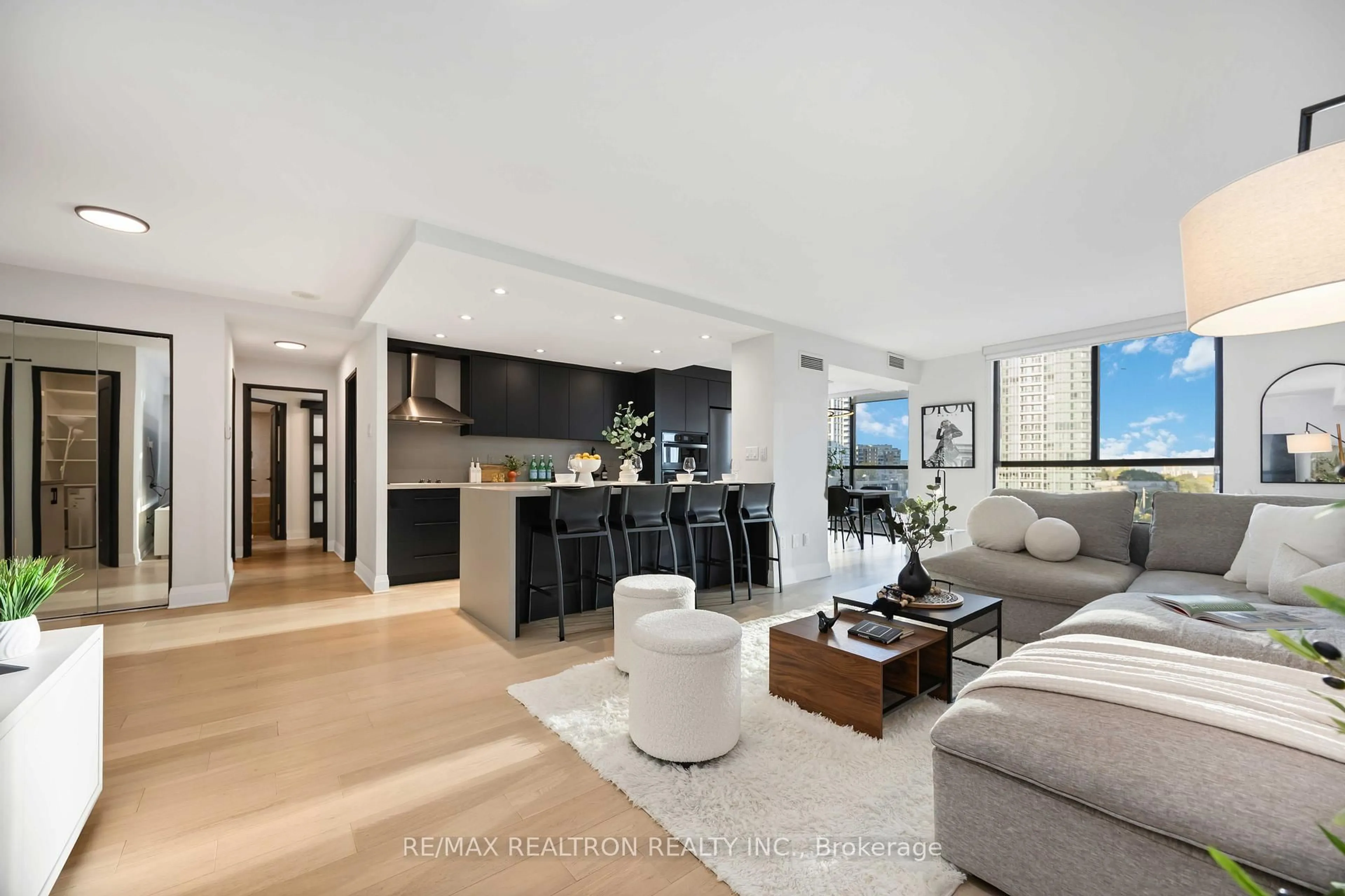 Living room with furniture, unknown for 5460 Yonge St #605, Toronto Ontario M2N 6K7