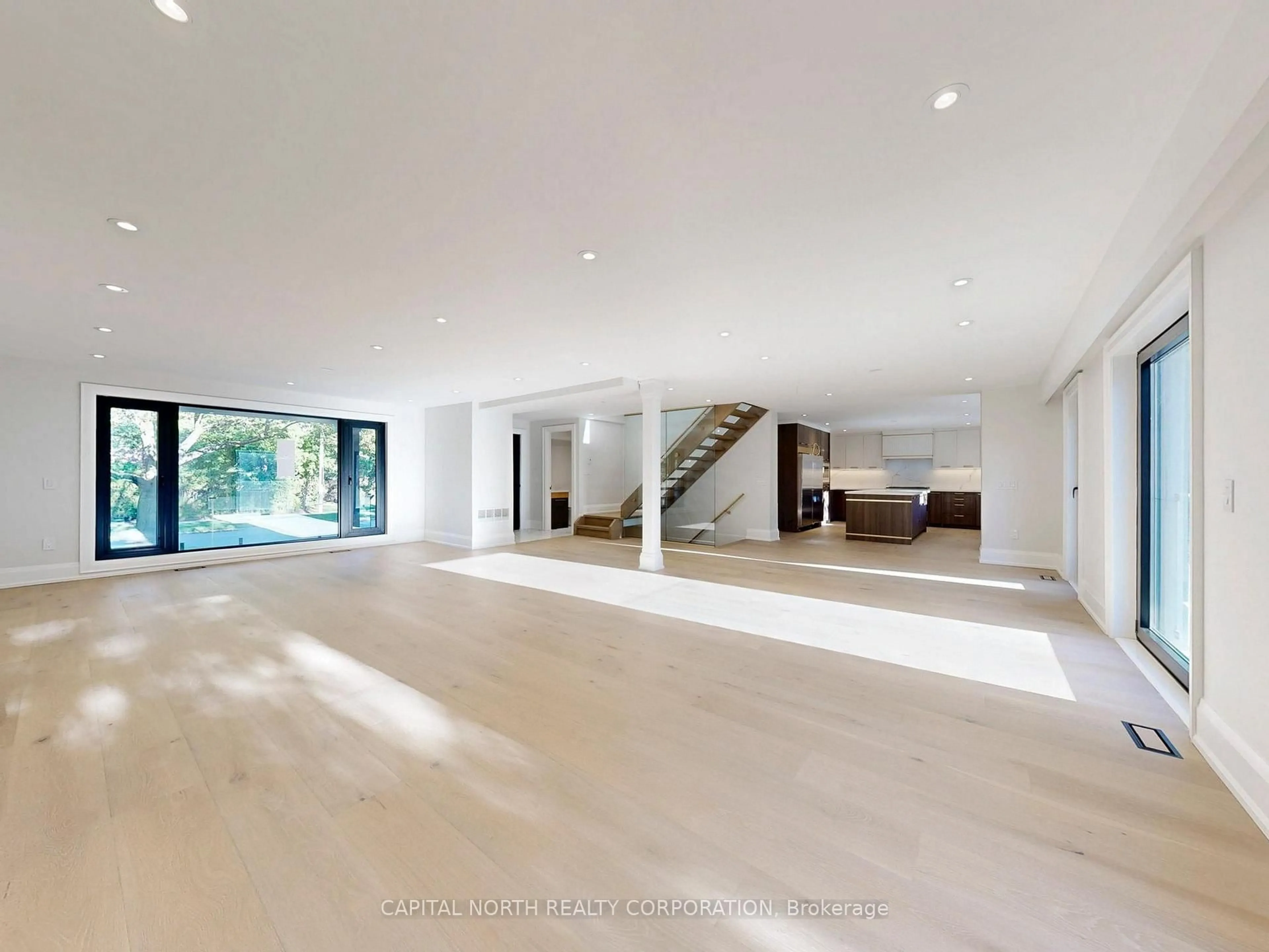 Indoor foyer for 2 Inglis Gate, Toronto Ontario M2R 3G3