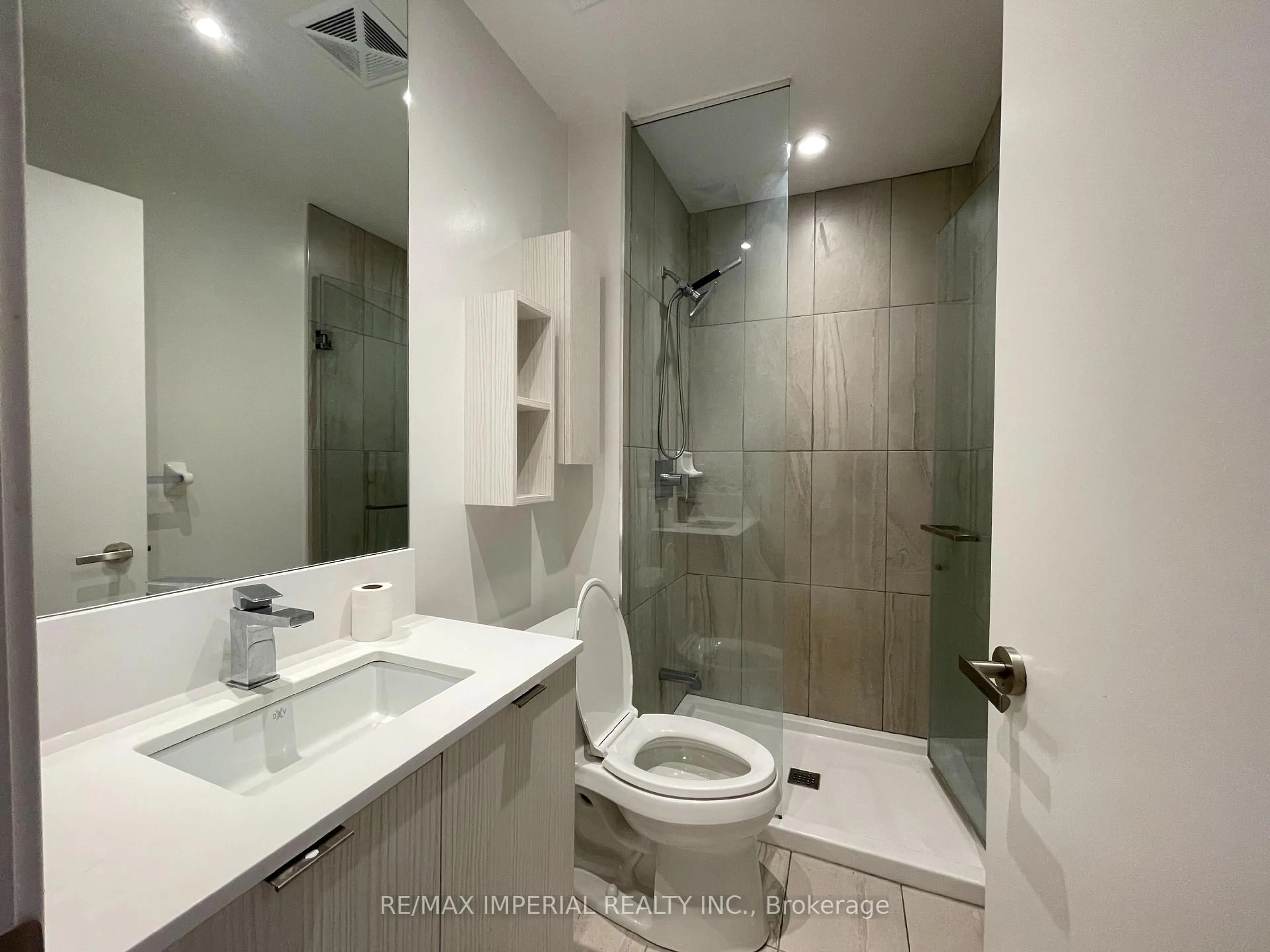 Standard bathroom, ceramic/tile floor for 195 Redpath Ave #405, Toronto Ontario M4P 0E4