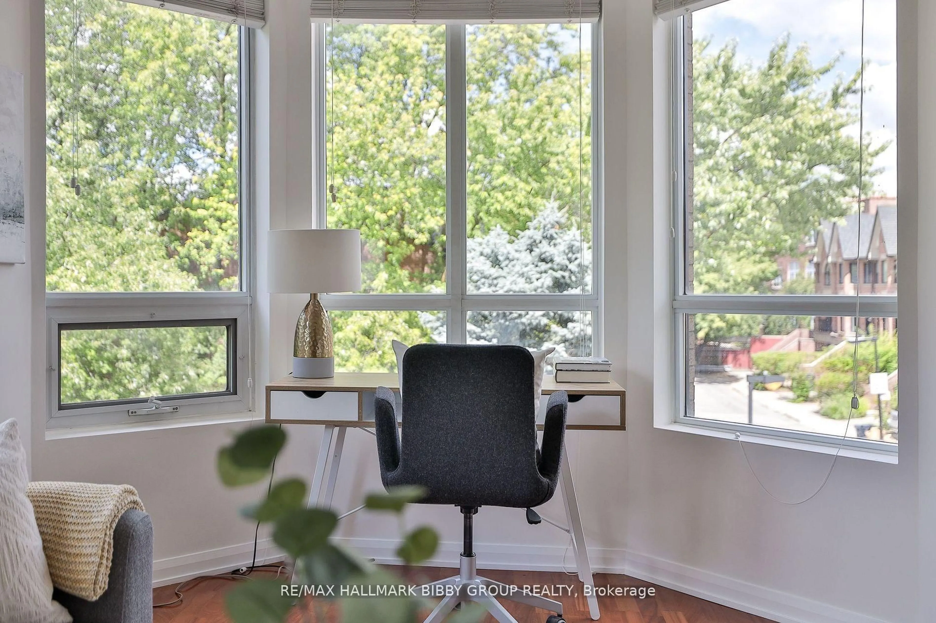 Unknown for 25 Soho St #P302, Toronto Ontario M5T 3L8