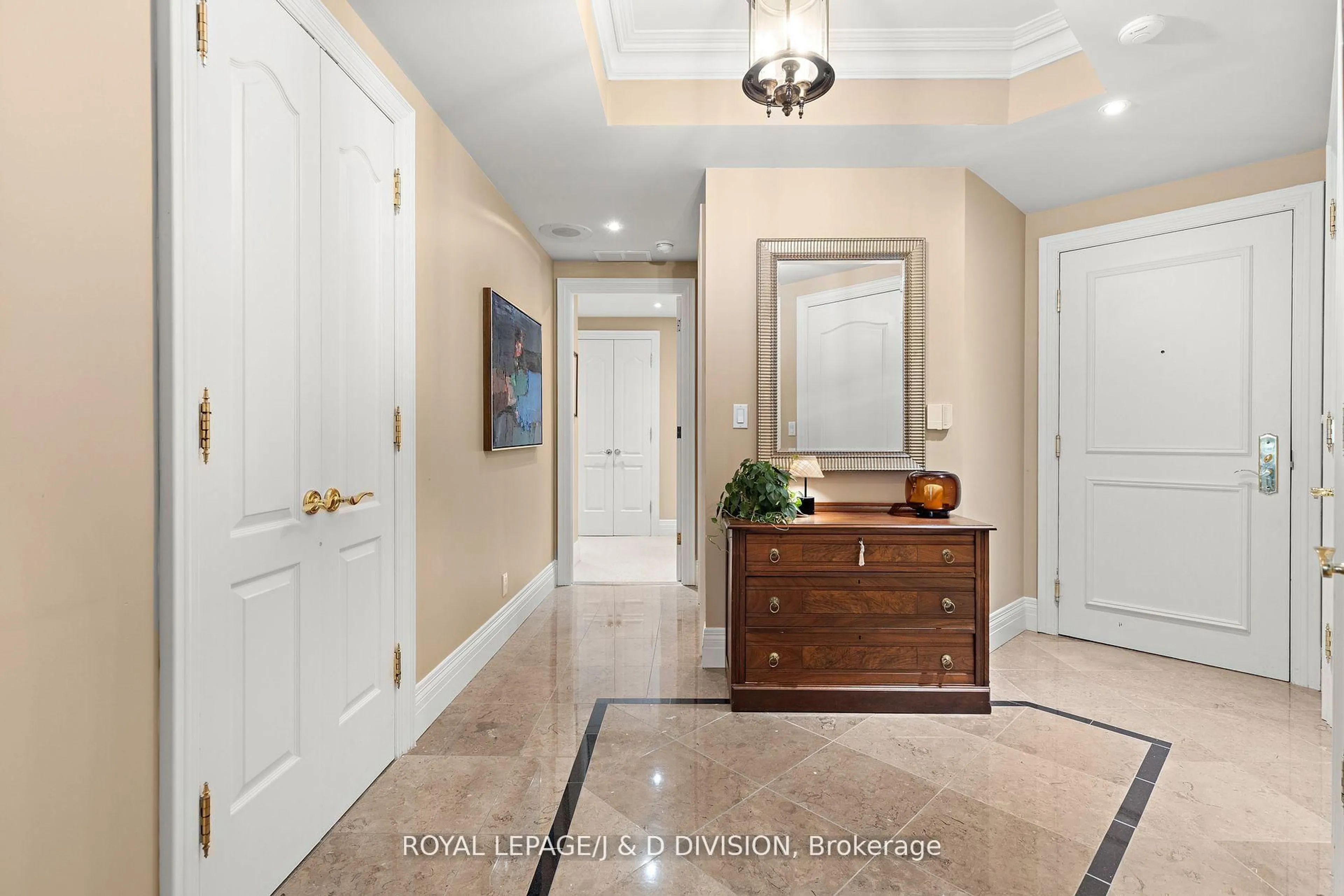 Indoor entryway for 33 Delisle Ave #303, Toronto Ontario M4V 3C7