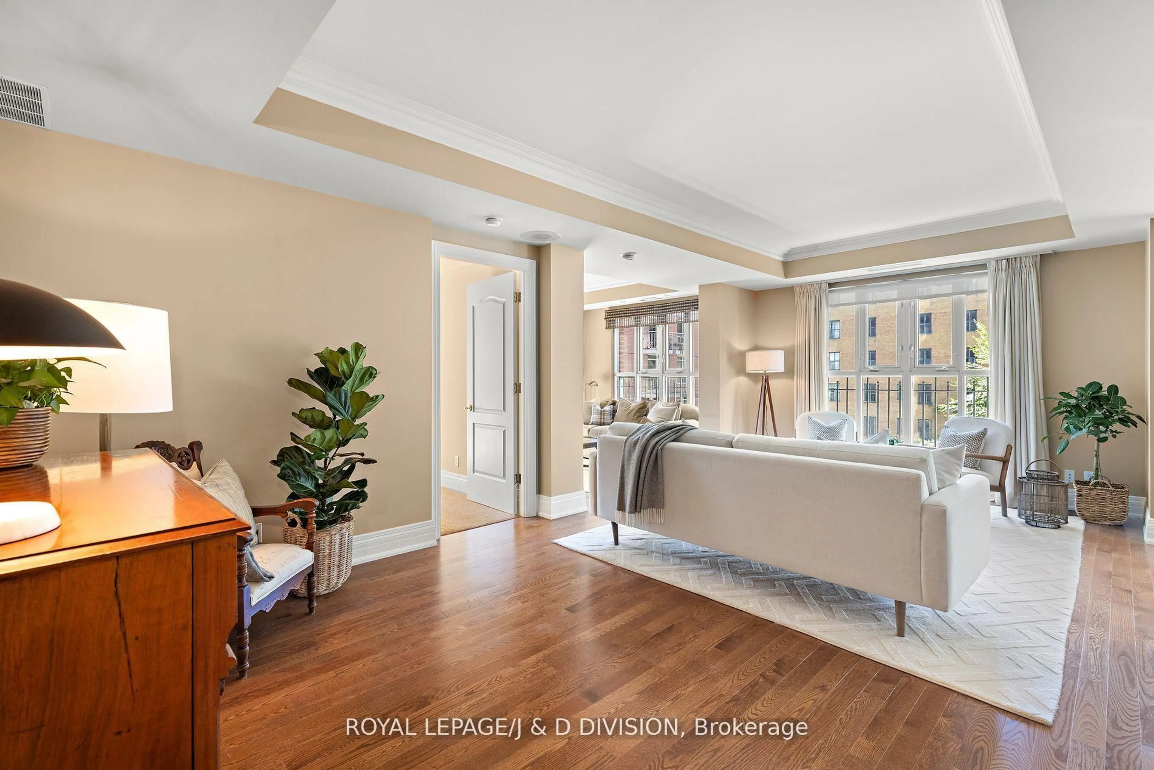 Indoor entryway for 33 Delisle Ave #303, Toronto Ontario M4V 3C7