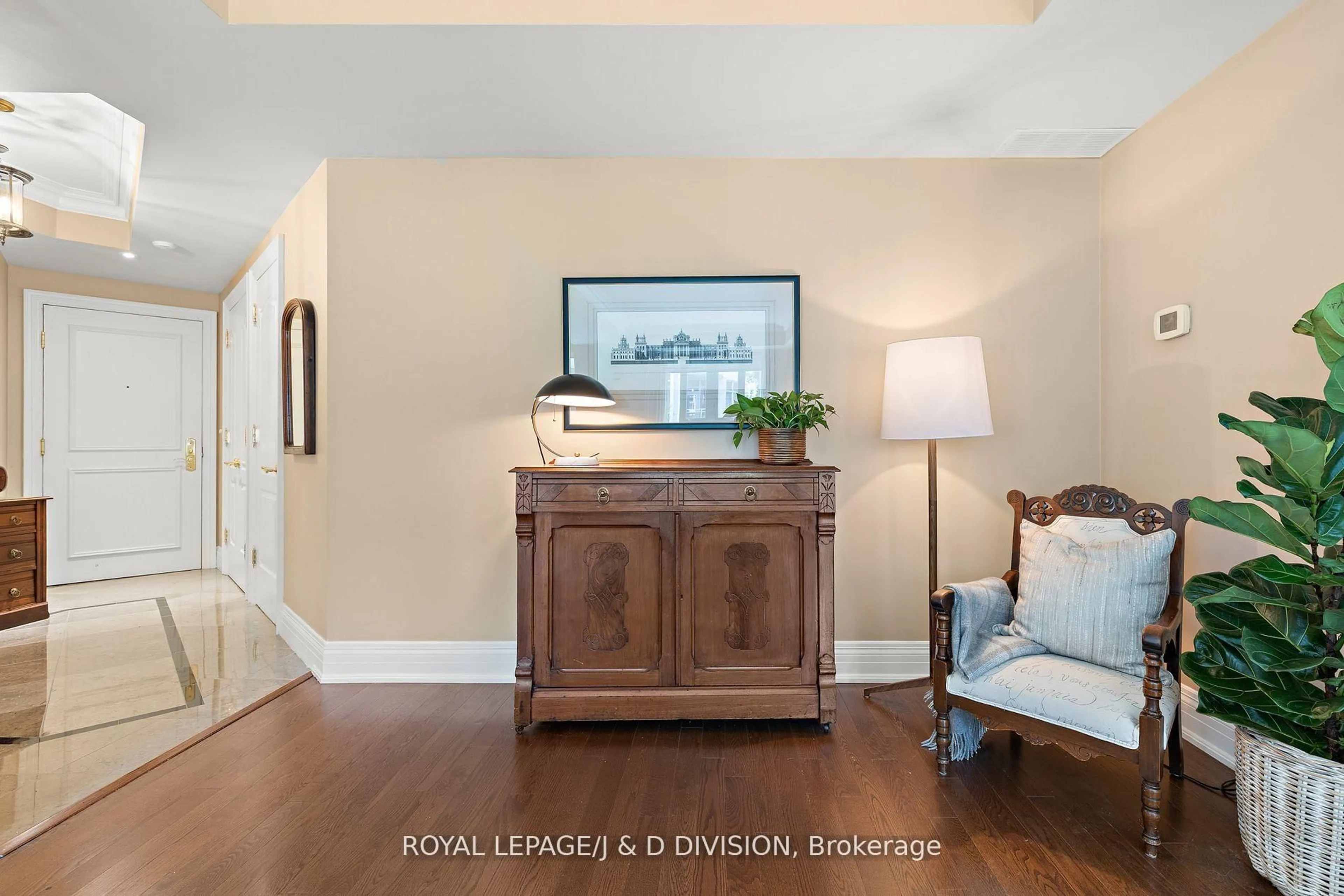 Indoor entryway for 33 Delisle Ave #303, Toronto Ontario M4V 3C7