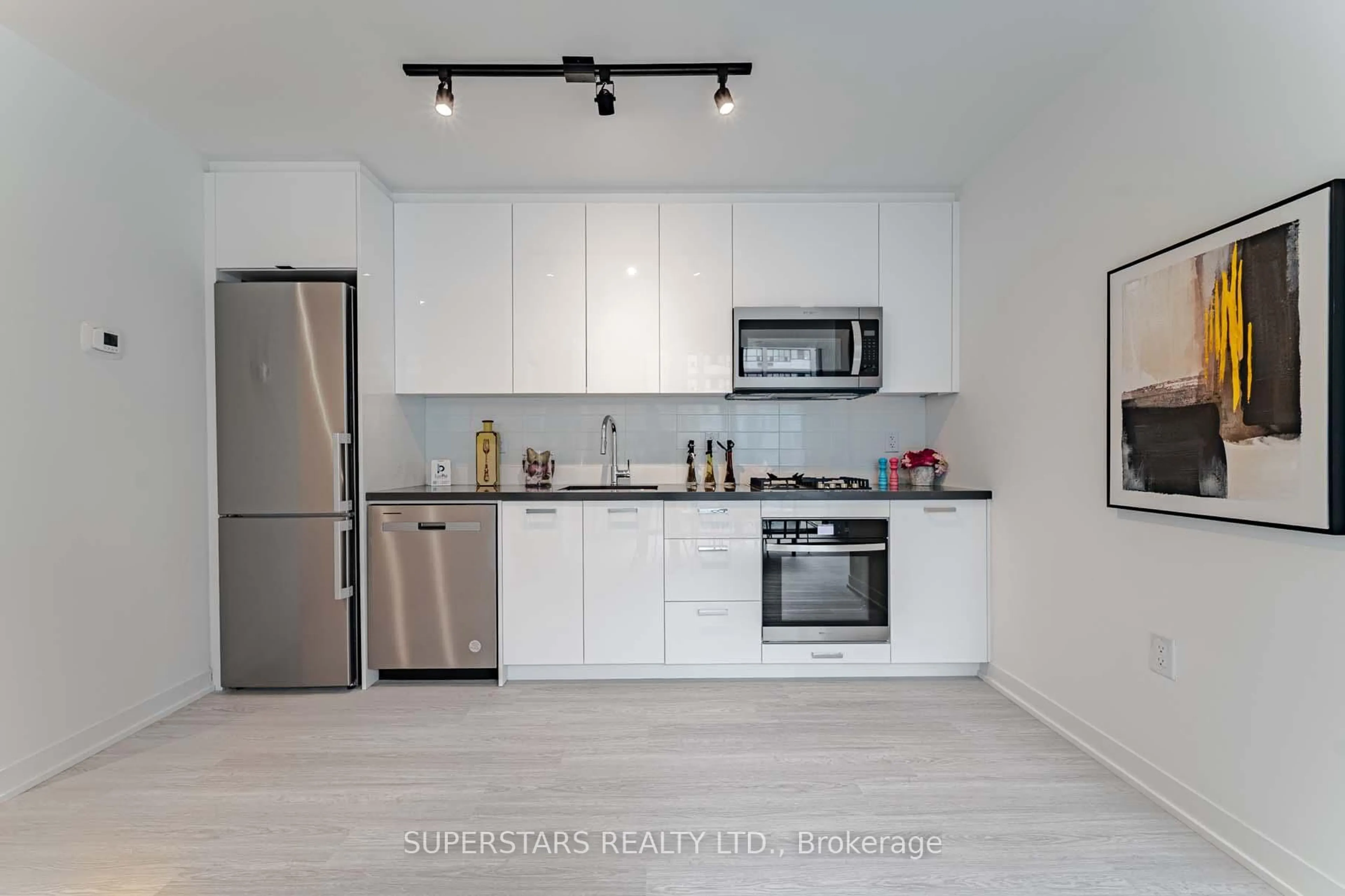 Unknown for 195 McCaul St #717, Toronto Ontario M5T 0E5