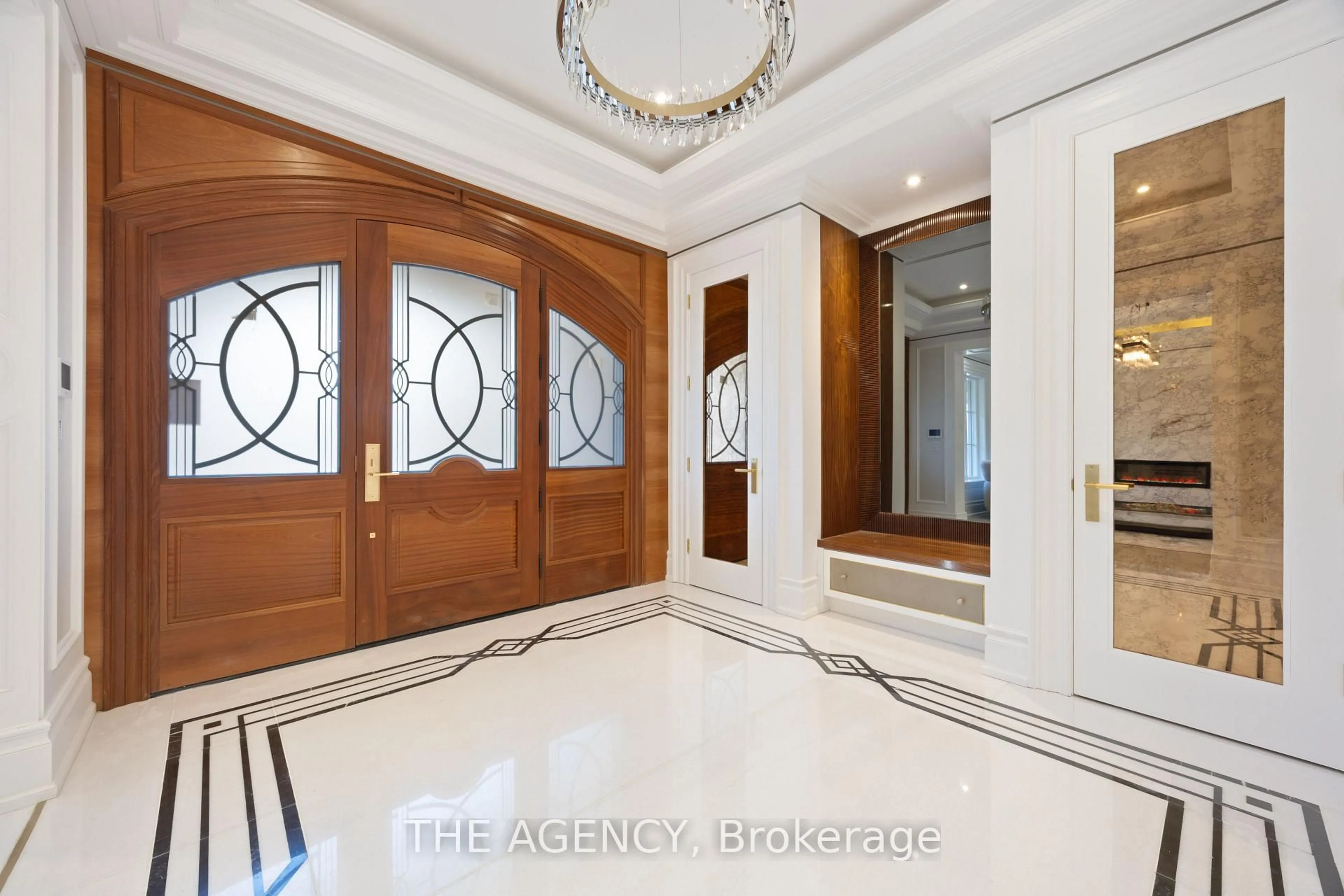 Indoor foyer for 100 Bayview Rdge, Toronto Ontario M2L 1E6