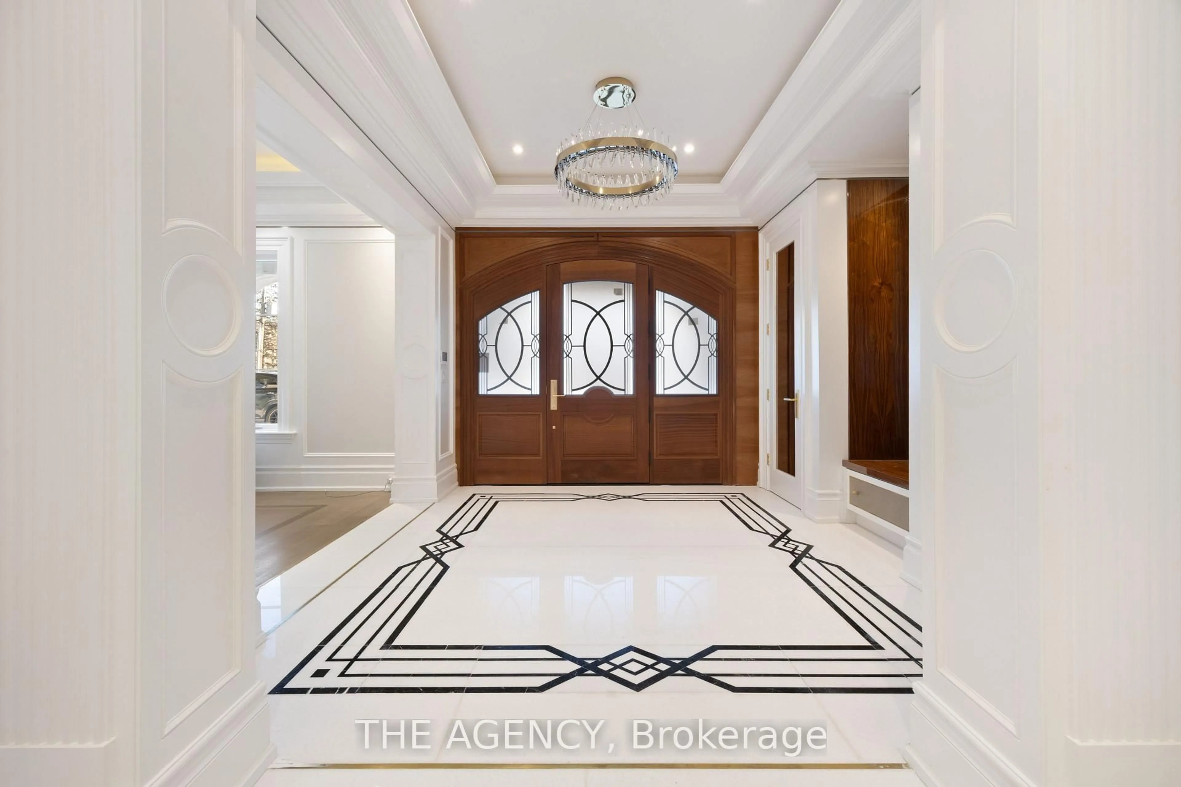 Indoor entryway for 100 Bayview Rdge, Toronto Ontario M2L 1E6