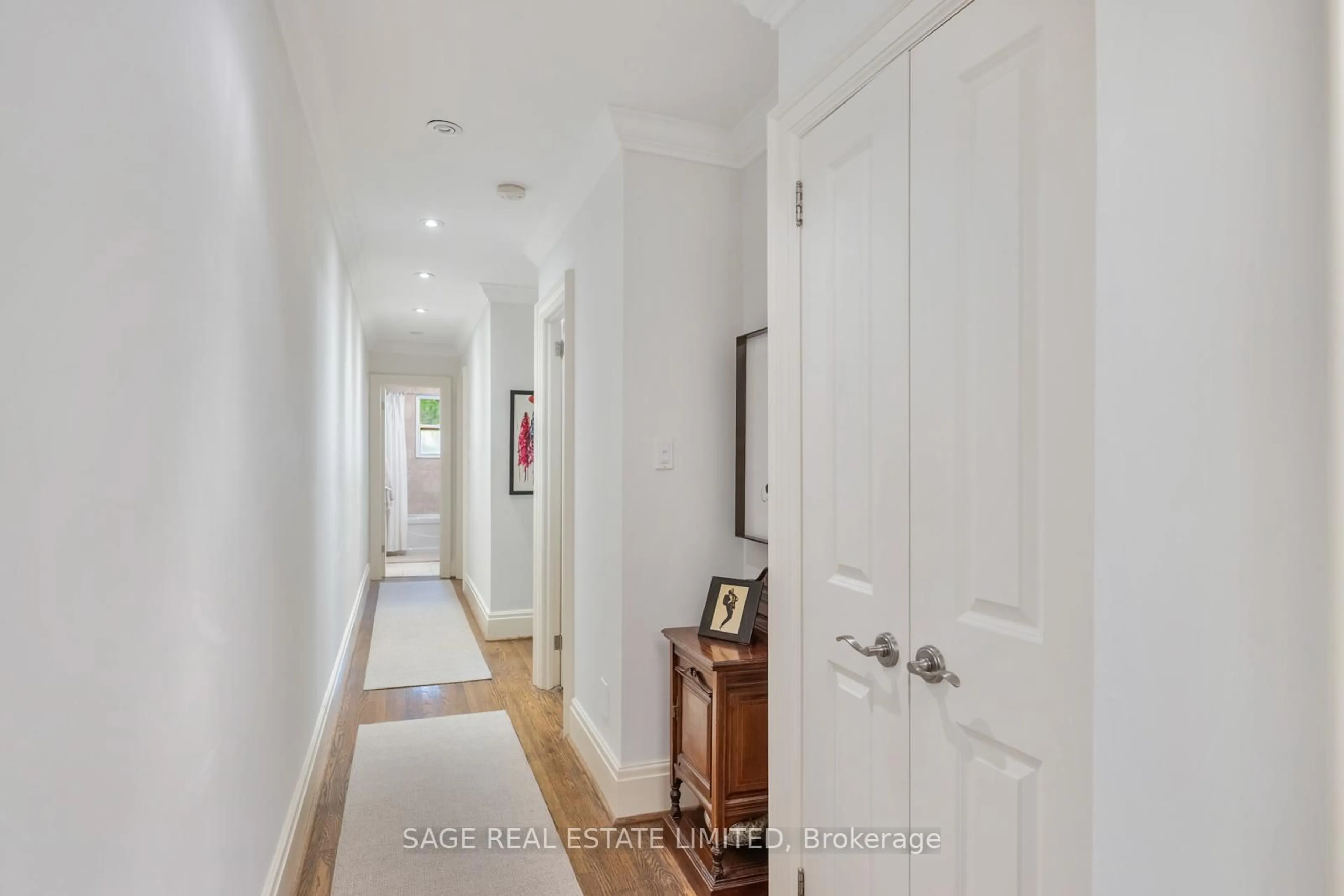 Indoor entryway for 1208 Avenue Rd, Toronto Ontario M5N 2G4