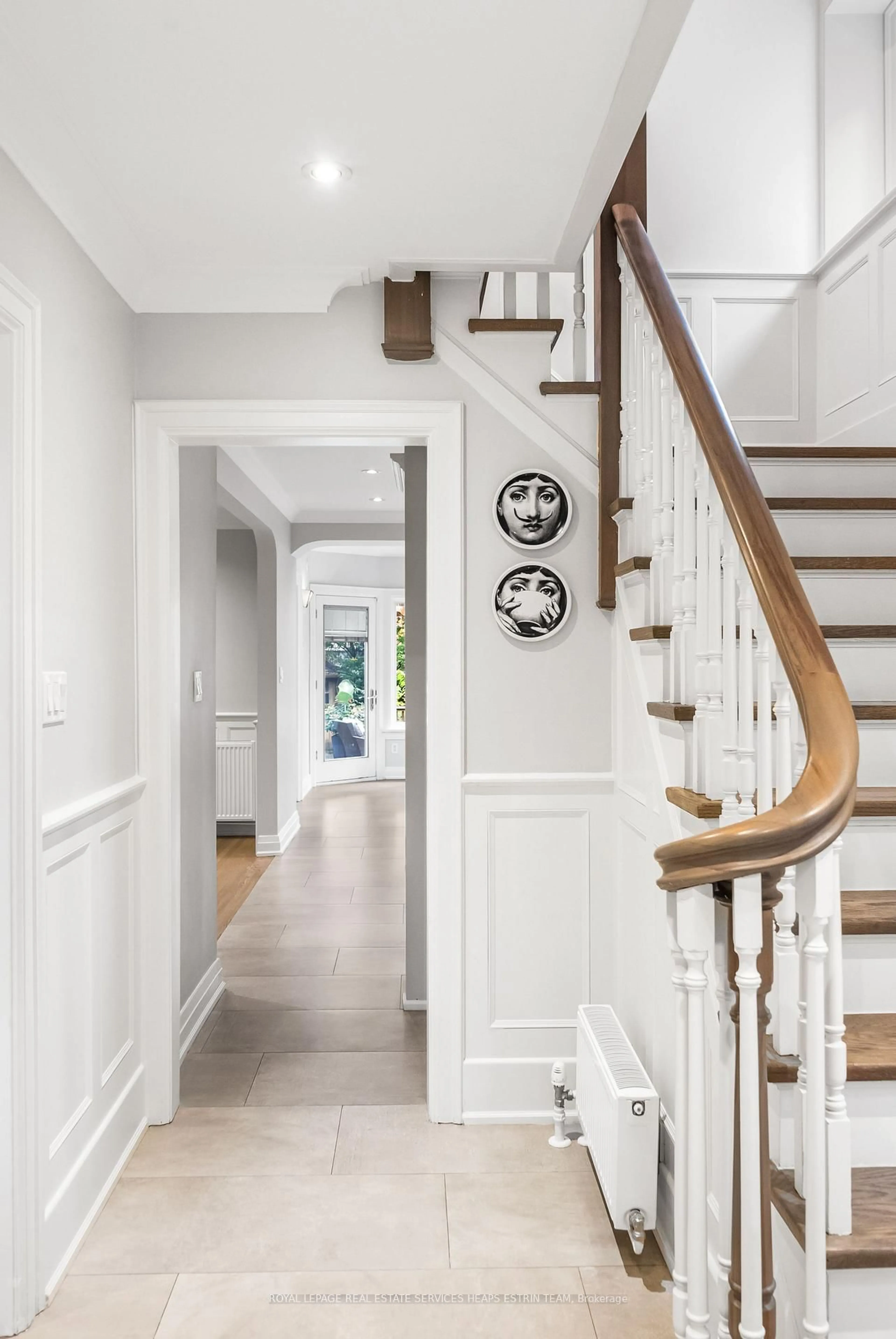 Indoor entryway for 105 Airdrie Rd, Toronto Ontario M4G 1M4