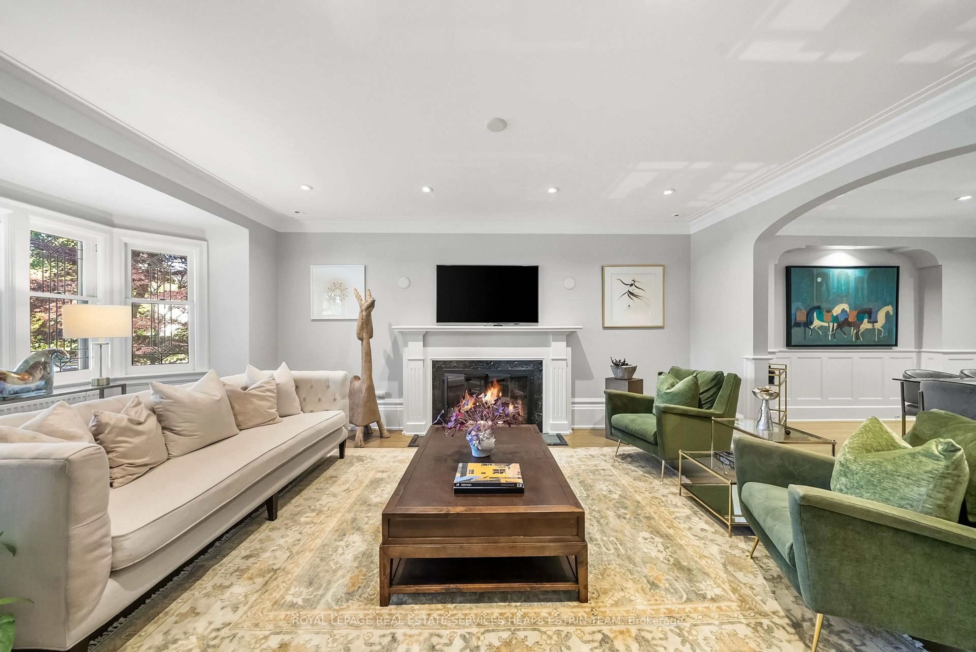 Living room with furniture, unknown for 105 Airdrie Rd, Toronto Ontario M4G 1M4