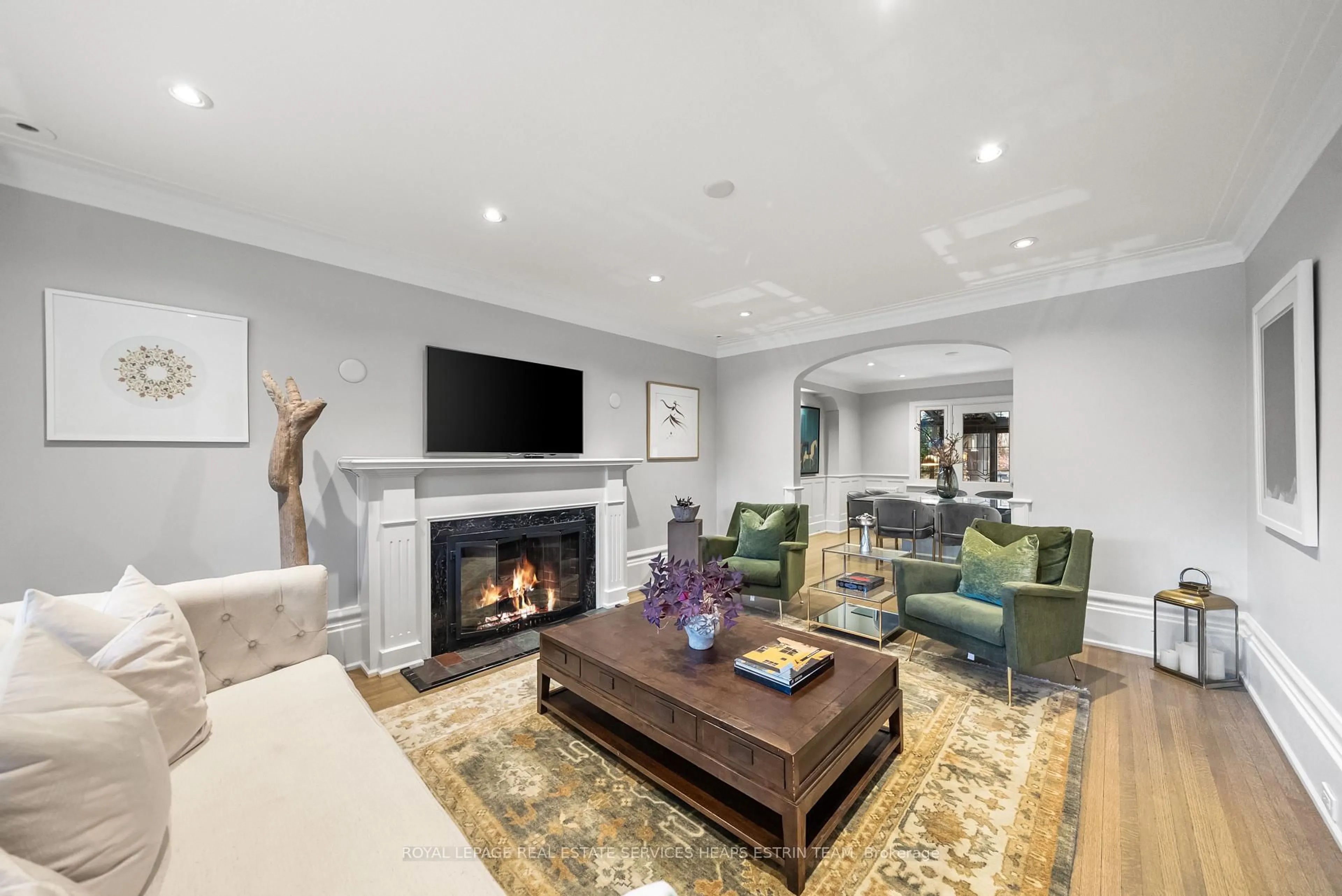 Living room with furniture, unknown for 105 Airdrie Rd, Toronto Ontario M4G 1M4