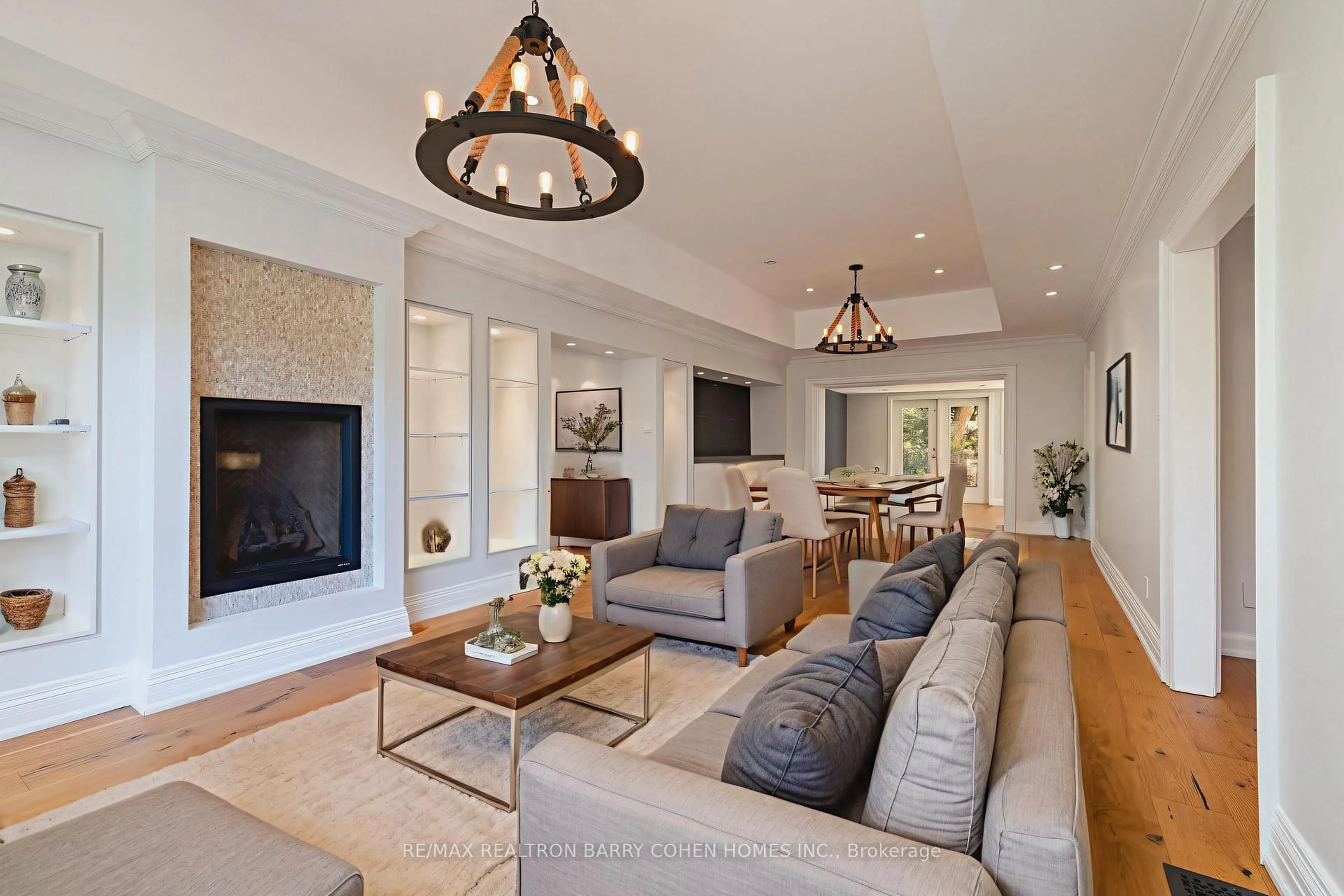 Living room with furniture, unknown for 29 Glen Rush Blvd, Toronto Ontario M5N 2T4