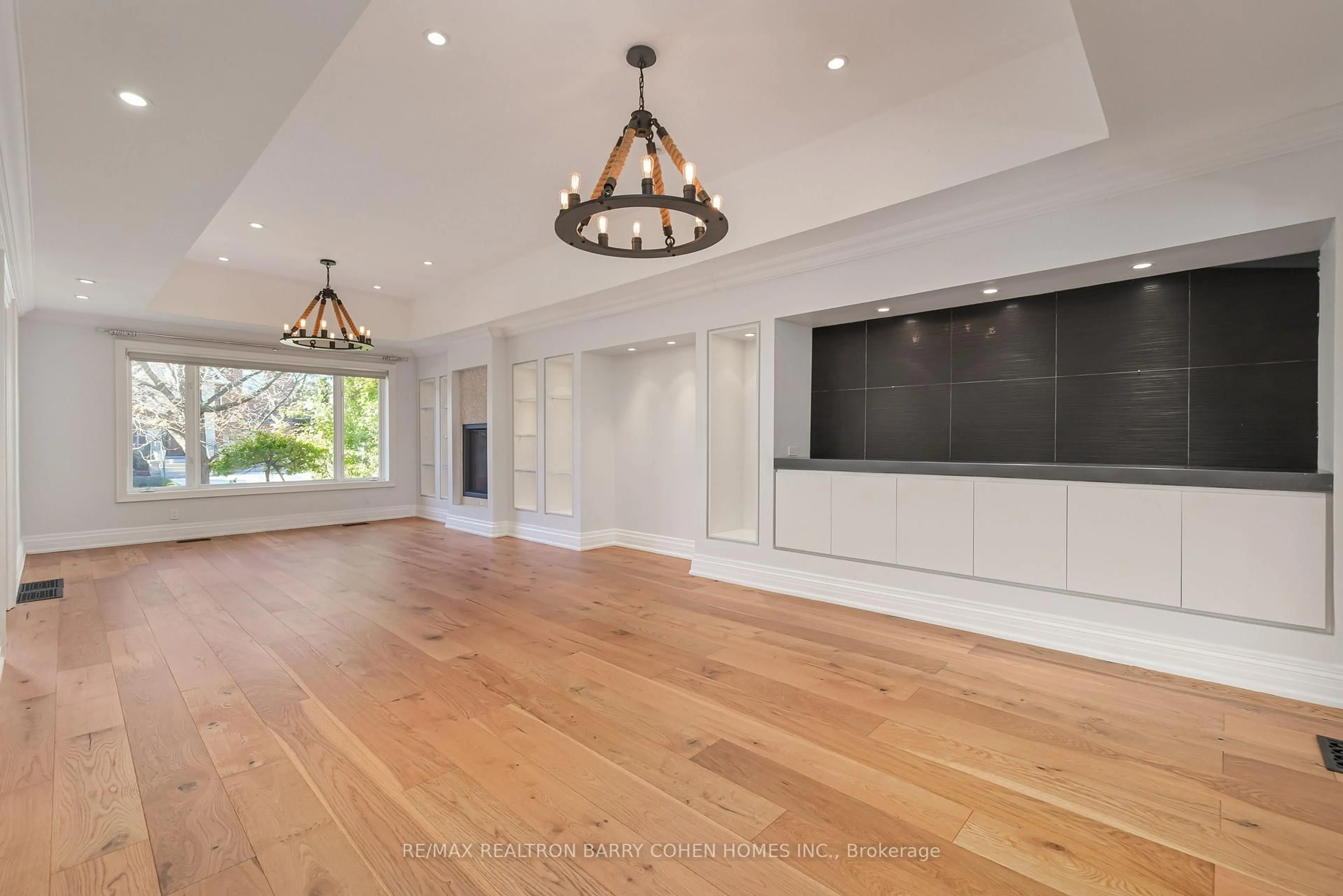 Home theater for 29 Glen Rush Blvd, Toronto Ontario M5N 2T4