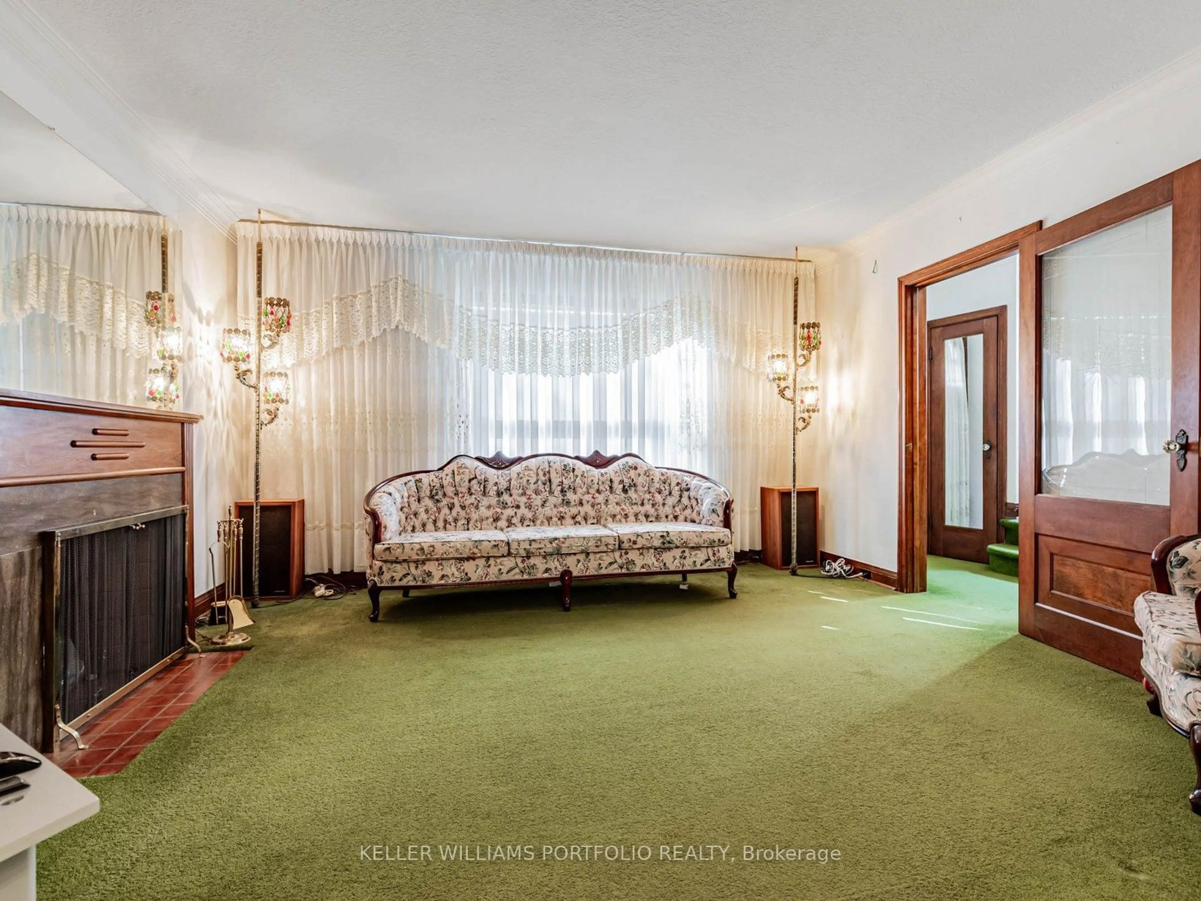 Living room with furniture, carpet floor for 51 Glenavy Ave, Toronto Ontario M4P 2T9