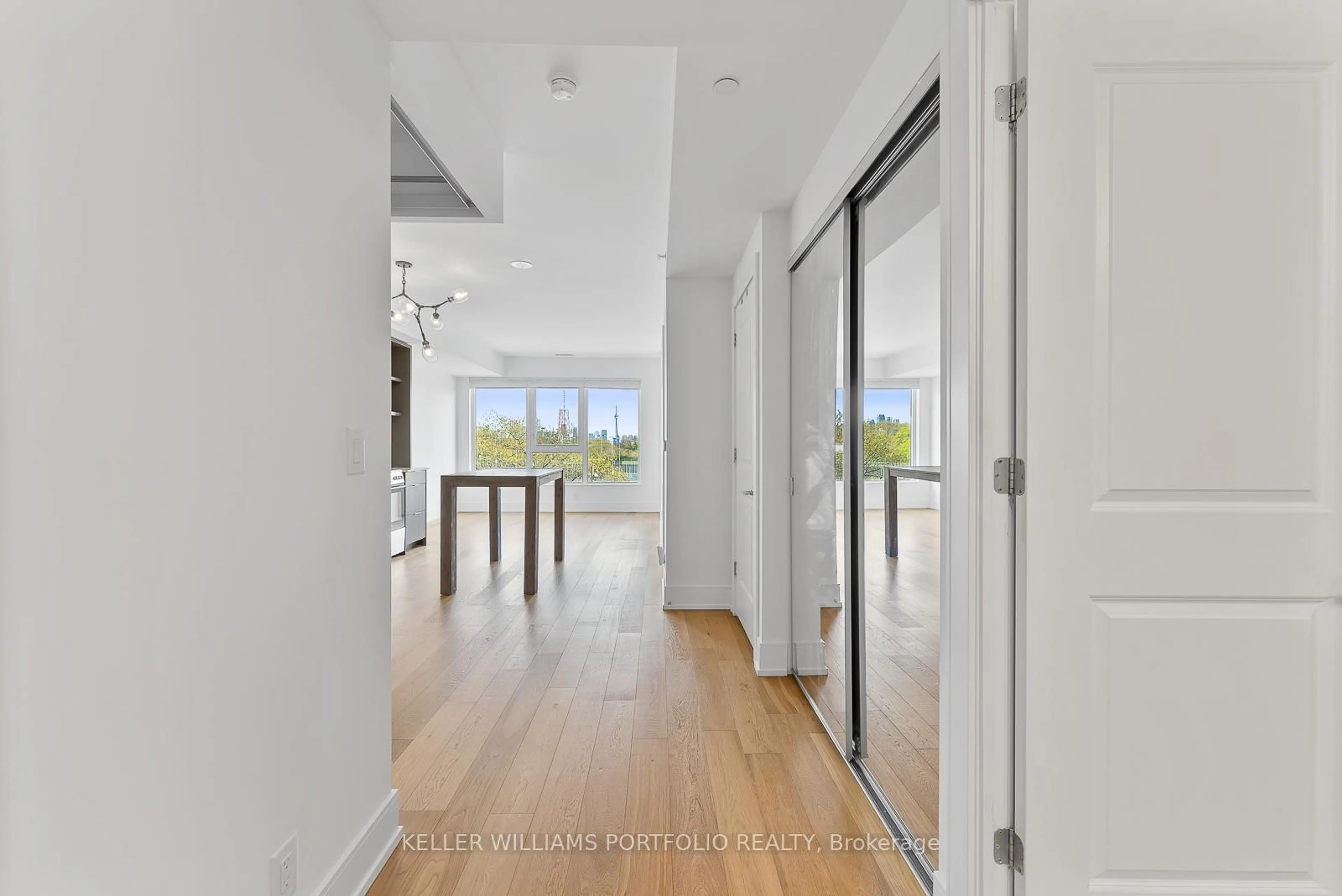 Indoor foyer for 6 Parkwood Ave #310, Toronto Ontario M4V 2W8