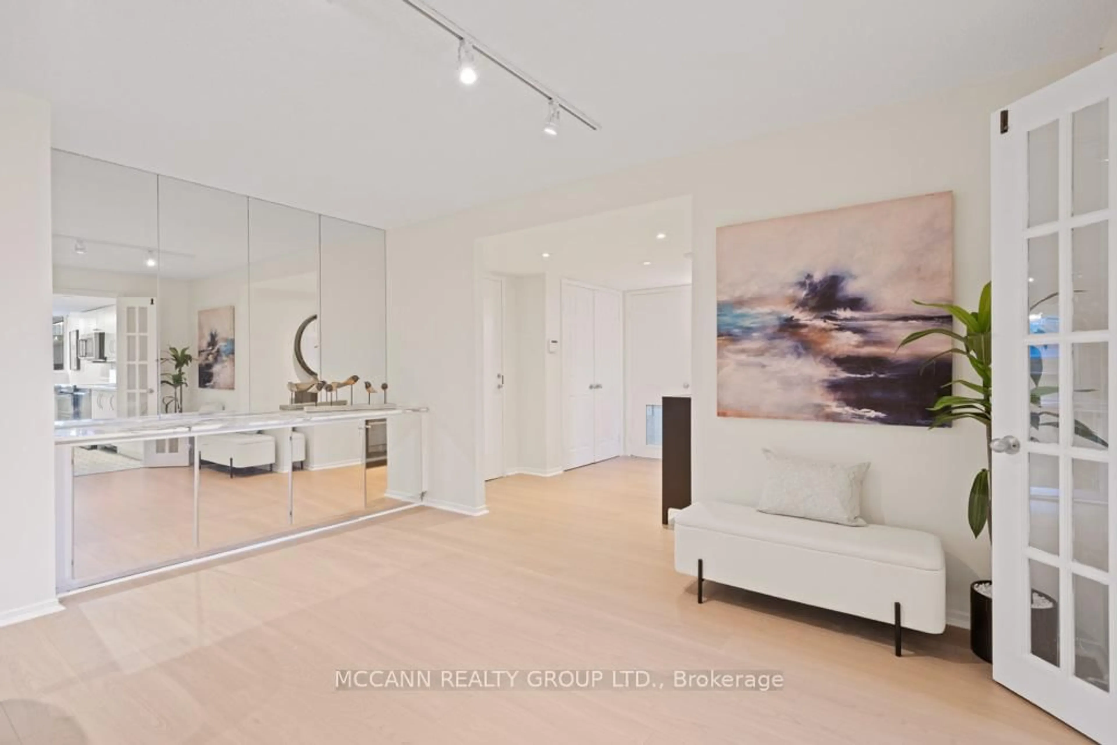 Indoor foyer for 360 Bloor St #301, Toronto Ontario M4W 3M3