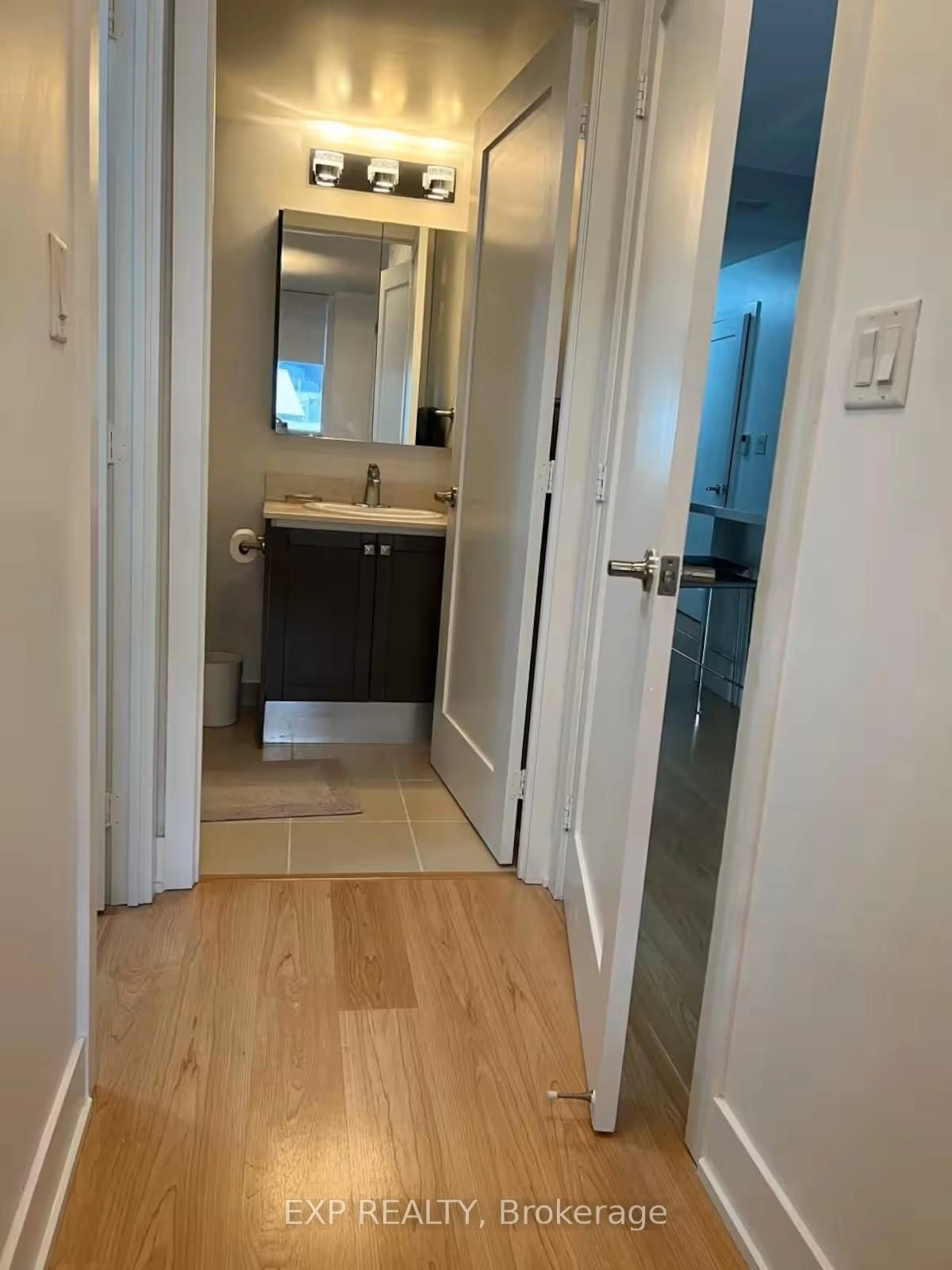 A pic of a room for 20 Blue Jays Way #814, Toronto Ontario M5V 3W6