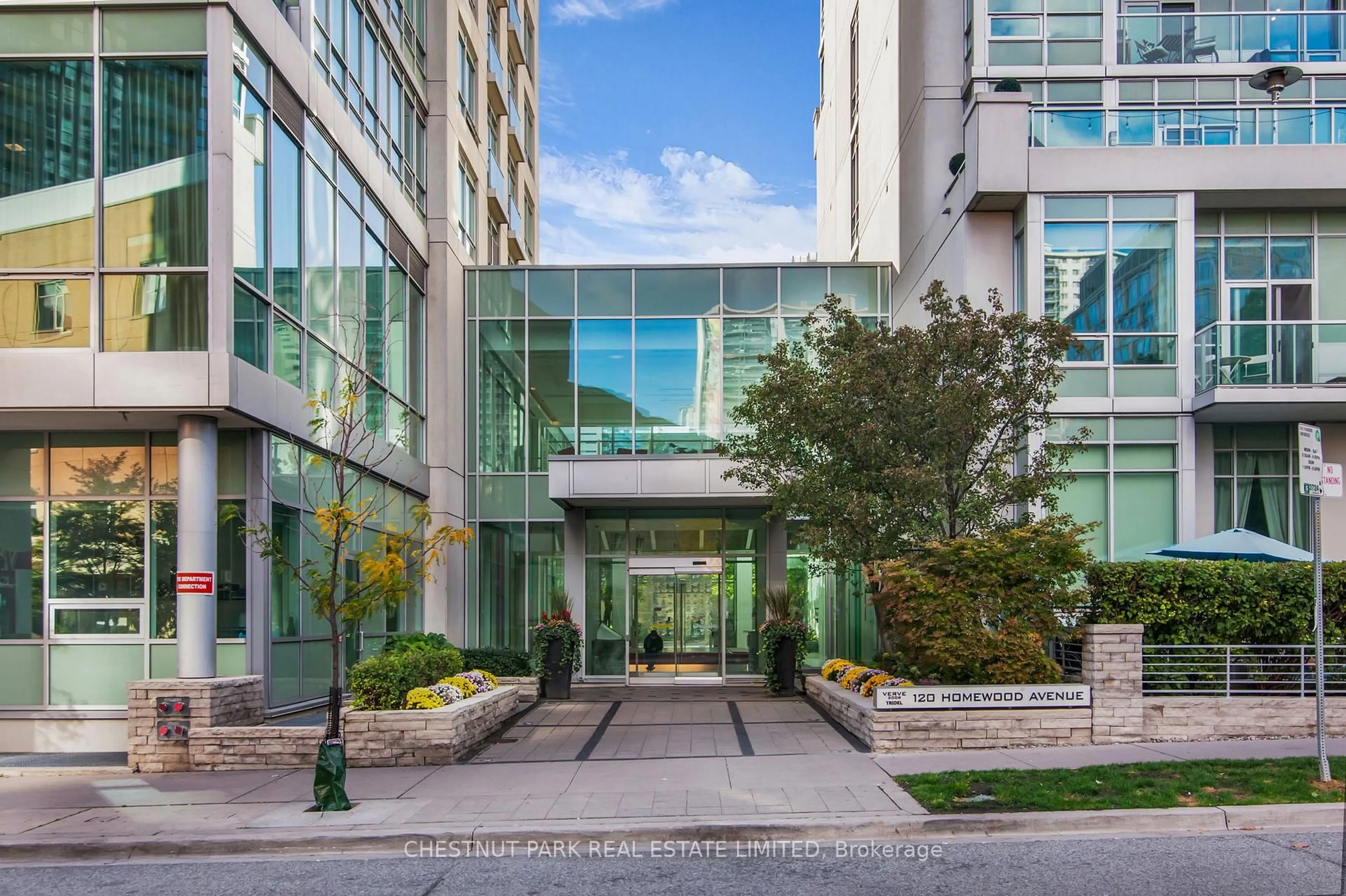 Indoor foyer for 120 Homewood Ave #617, Toronto Ontario M4Y 2J3