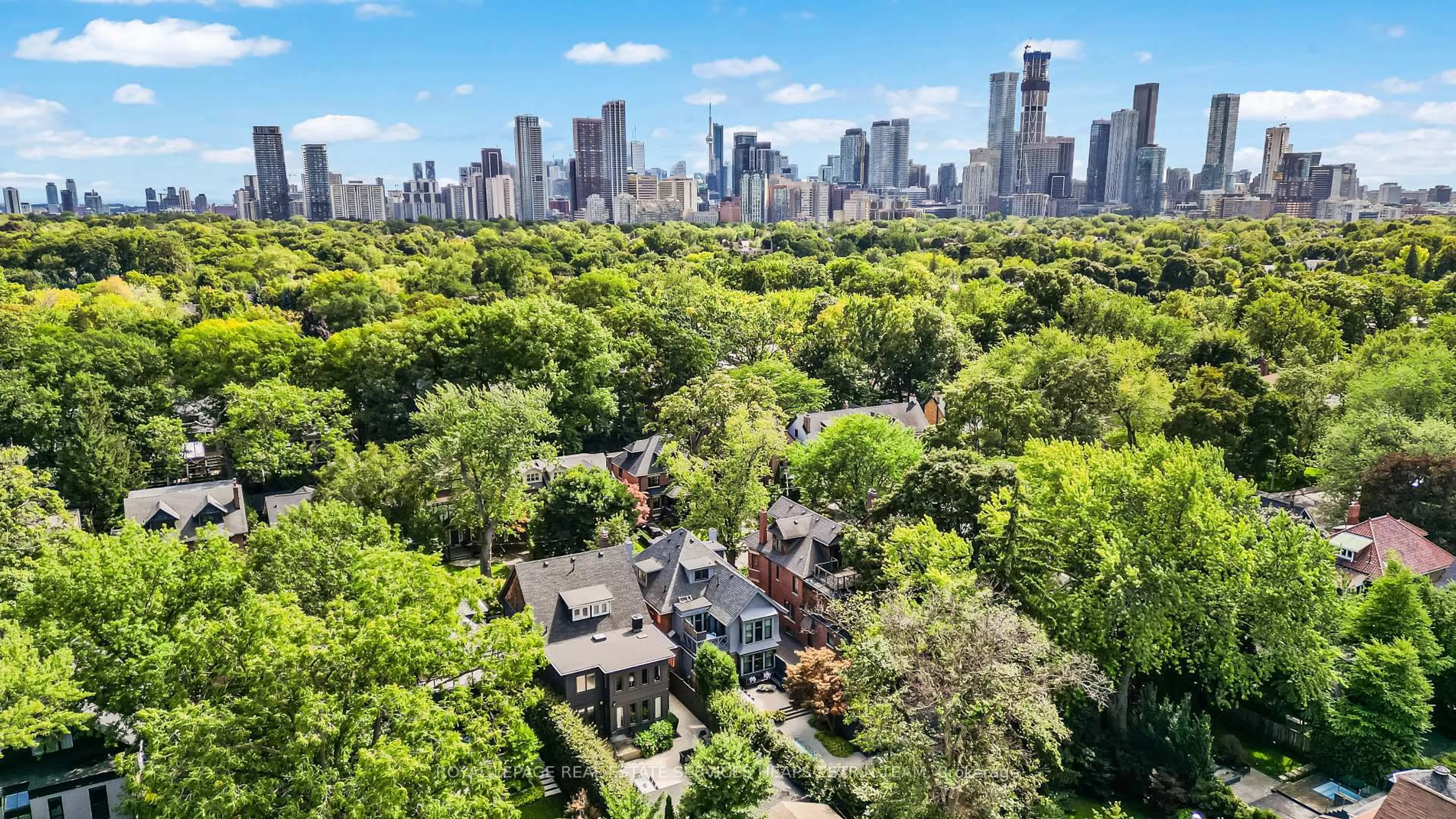 A pic from outside/outdoor area/front of a property/back of a property/a pic from drone, city buildings view from balcony for 150 Douglas Dr, Toronto Ontario M4W 2B7