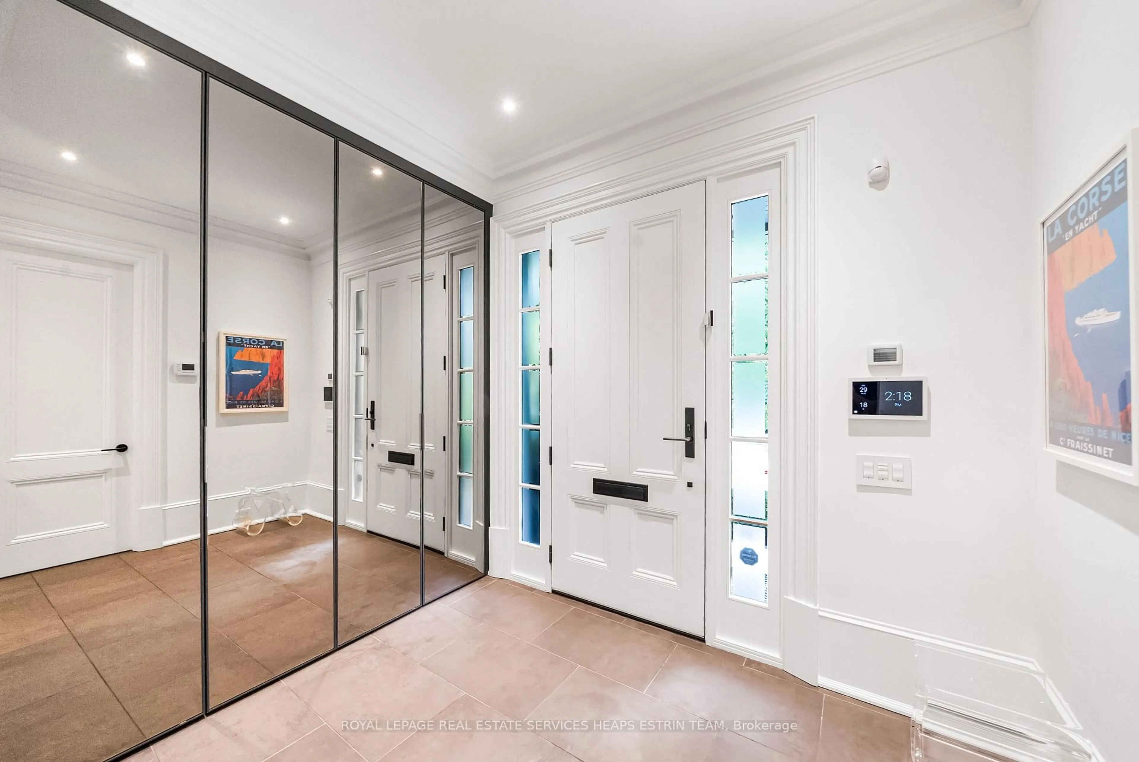 Indoor entryway for 150 Douglas Dr, Toronto Ontario M4W 2B7