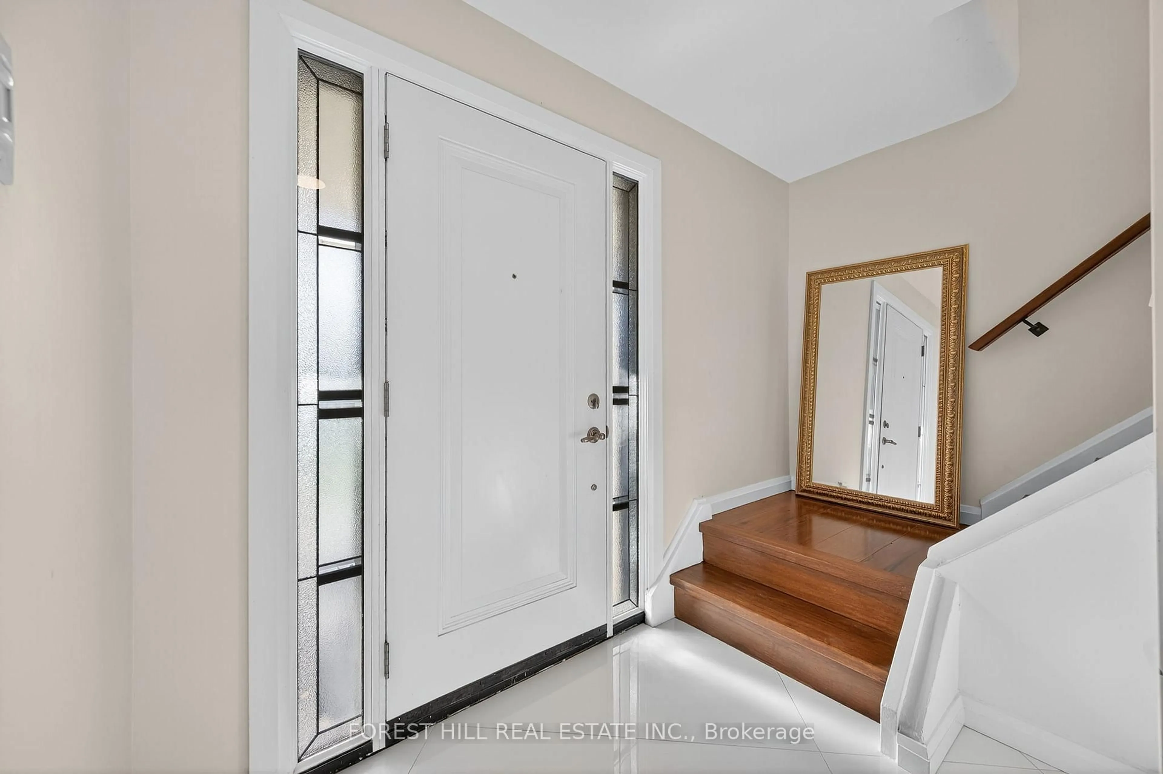 Indoor entryway for 30 Goodview Rd, Toronto Ontario M2J 2K5