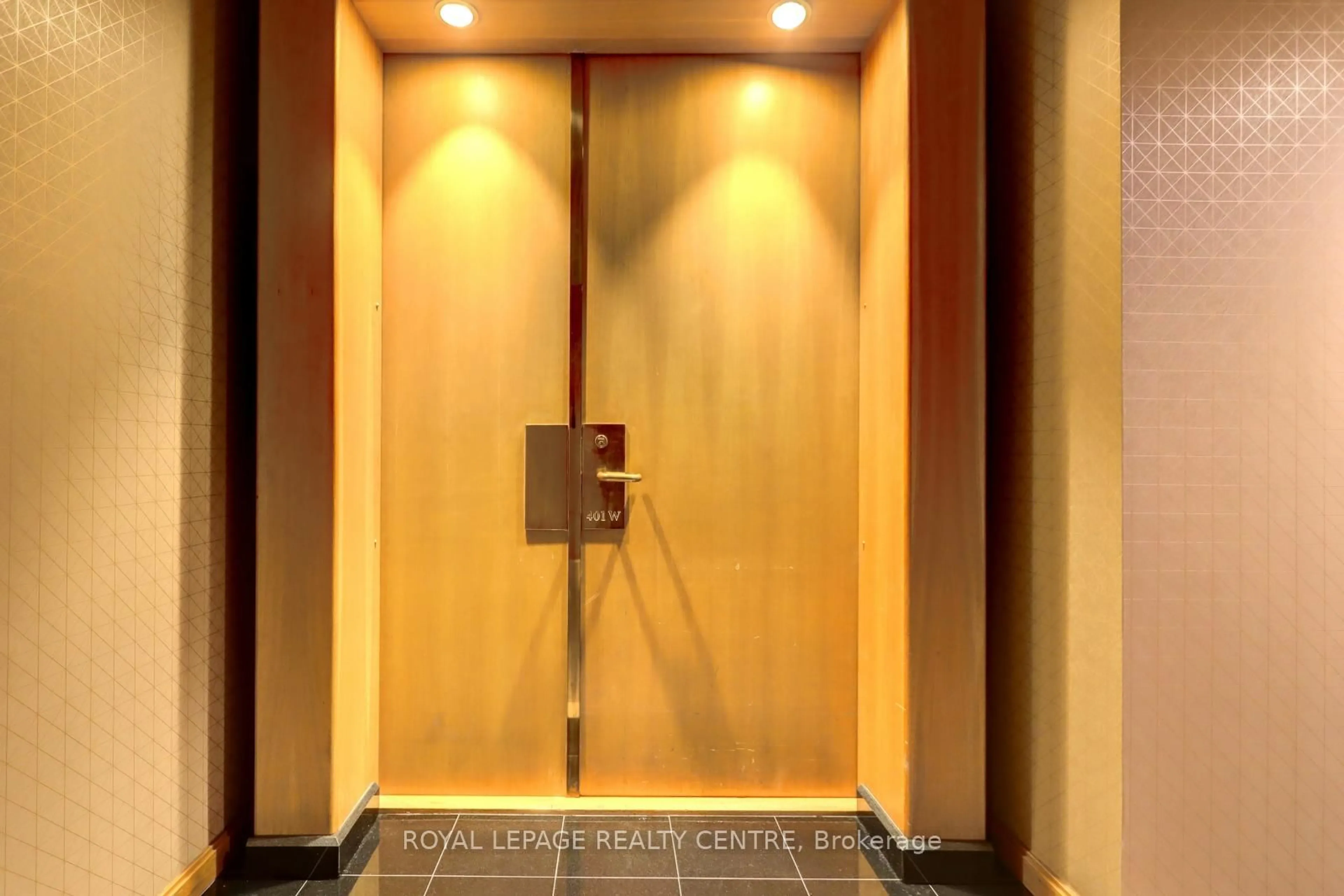 Indoor foyer for 480 Queens Quay W #401W, Toronto Ontario M5V 2Y5