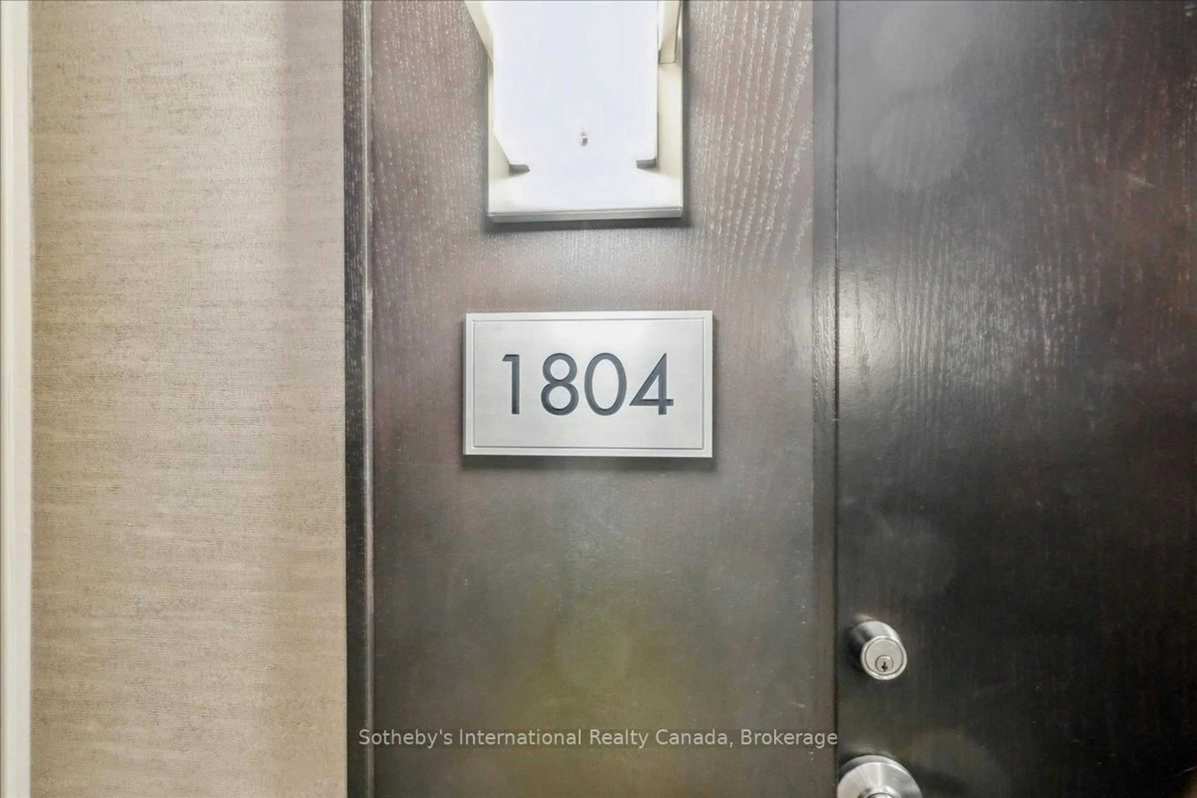 Indoor entryway for 218 Queens Quay #1804, Toronto Ontario M5J 2Y6