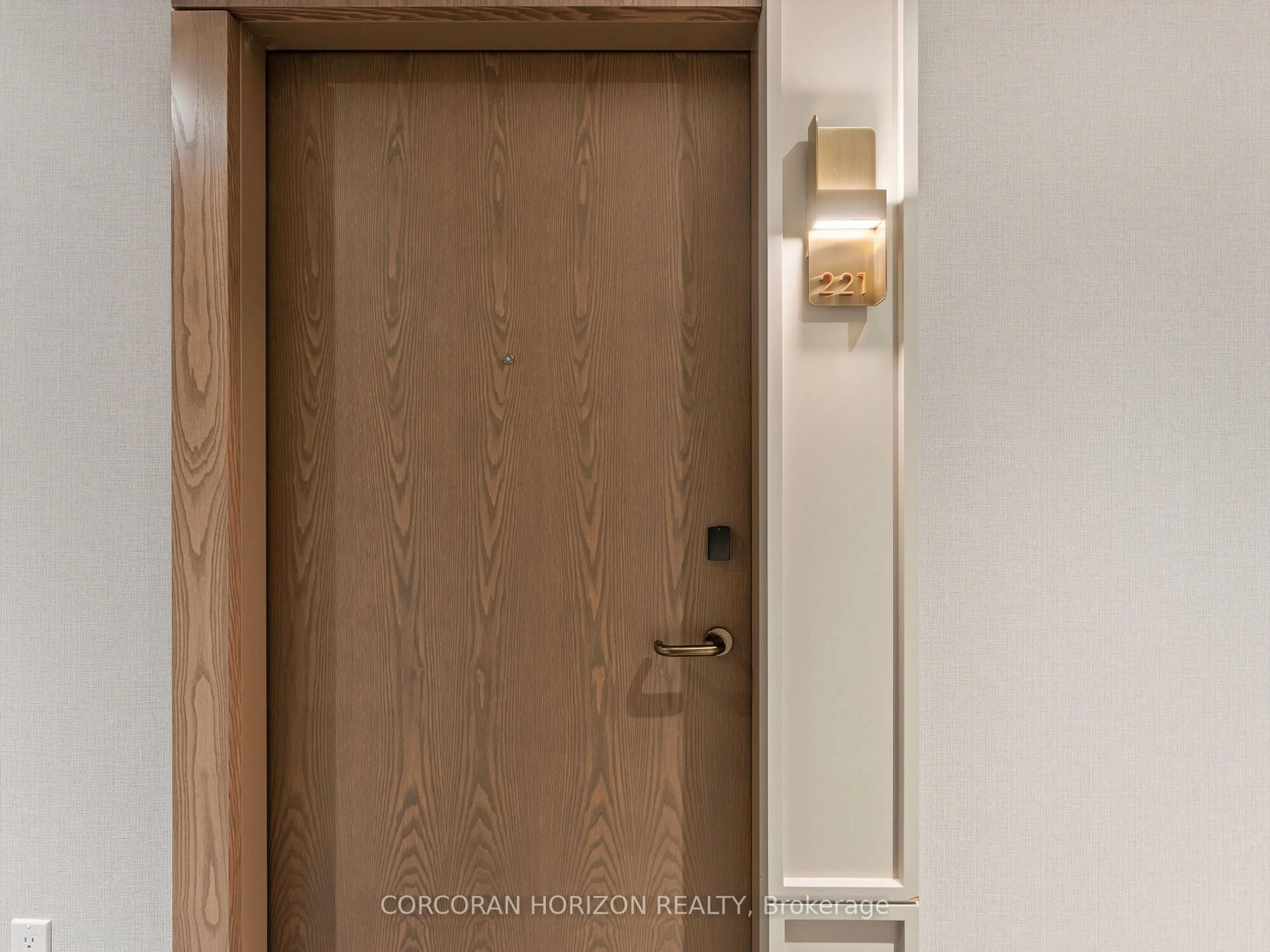 Indoor entryway for 30 Inn On The Park Dr #221, Toronto Ontario M3C 0P7