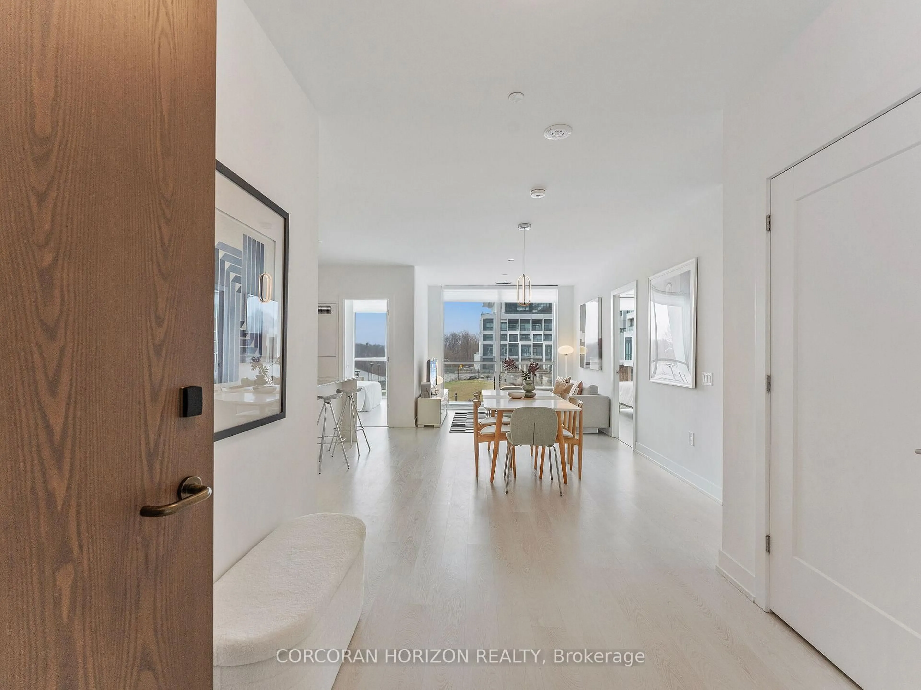 Indoor foyer for 30 Inn On The Park Dr #221, Toronto Ontario M3C 0P7