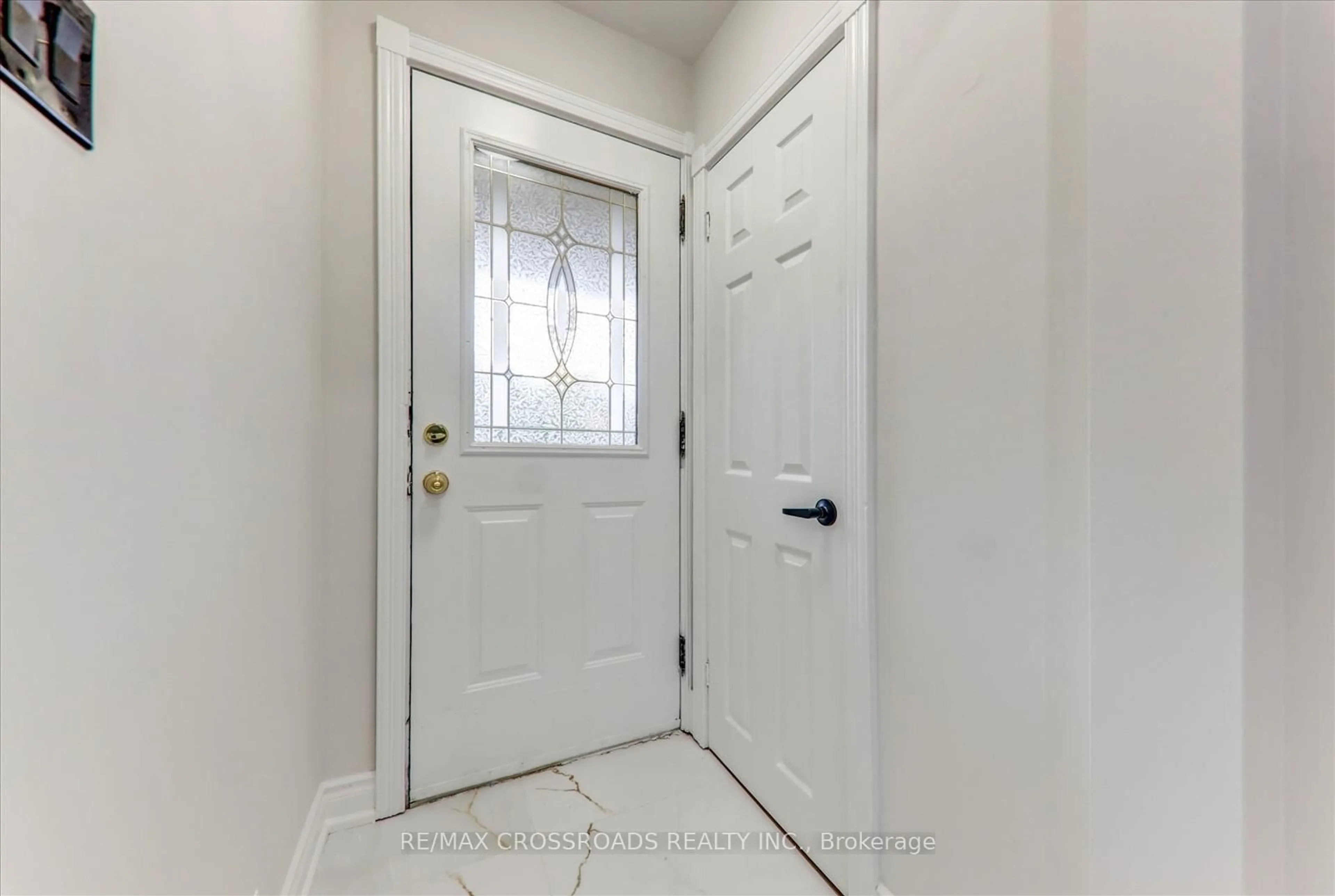 Indoor entryway for 2 Tangmere Rd, Toronto Ontario M3B 2N1