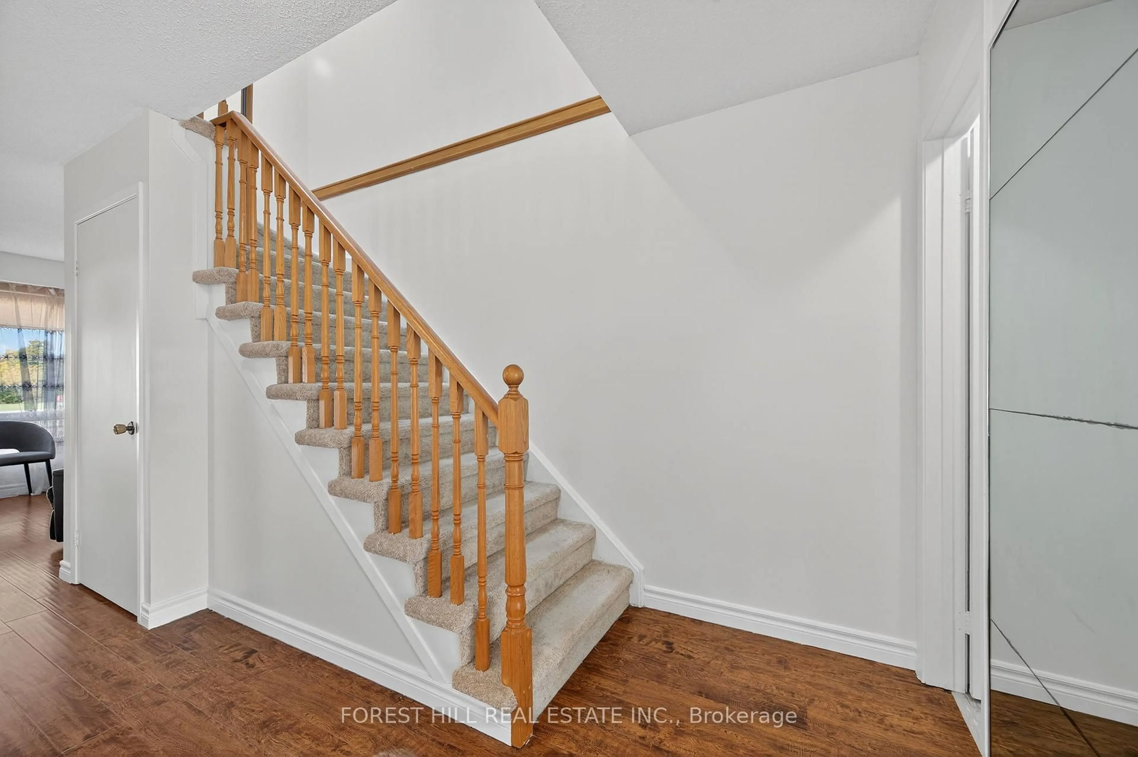 Stairs for 38 Carnival Crt, Toronto Ontario M2R 3T8