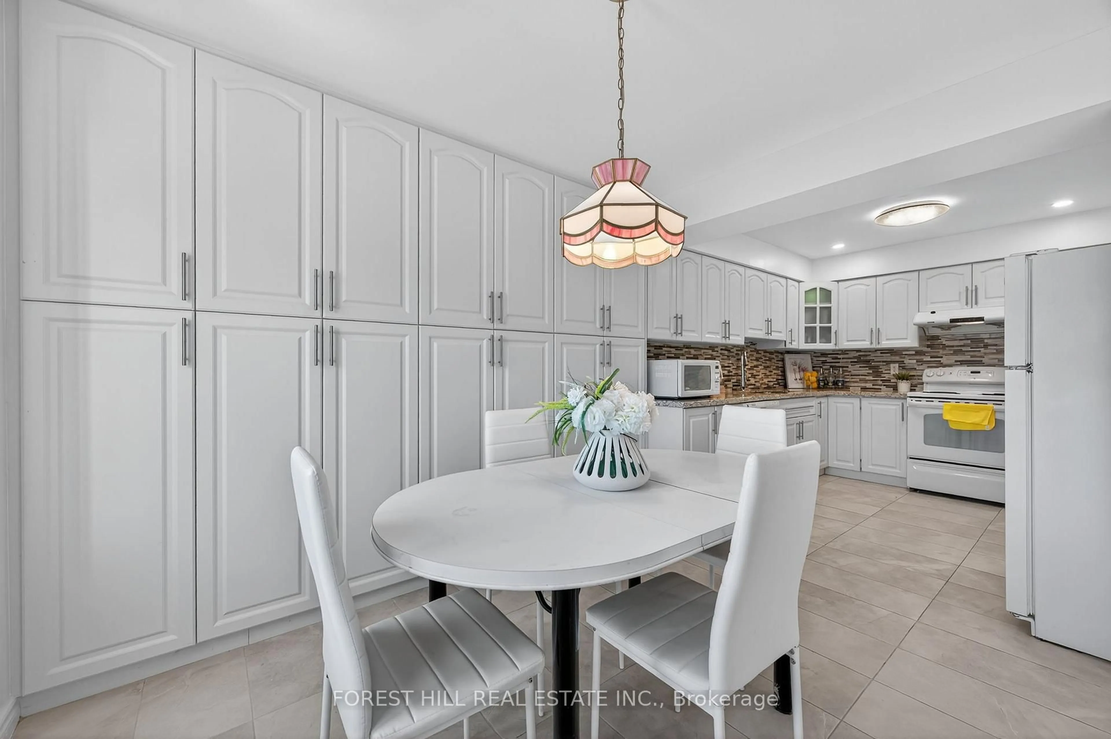 Open concept kitchen, ceramic/tile floor for 38 Carnival Crt, Toronto Ontario M2R 3T8