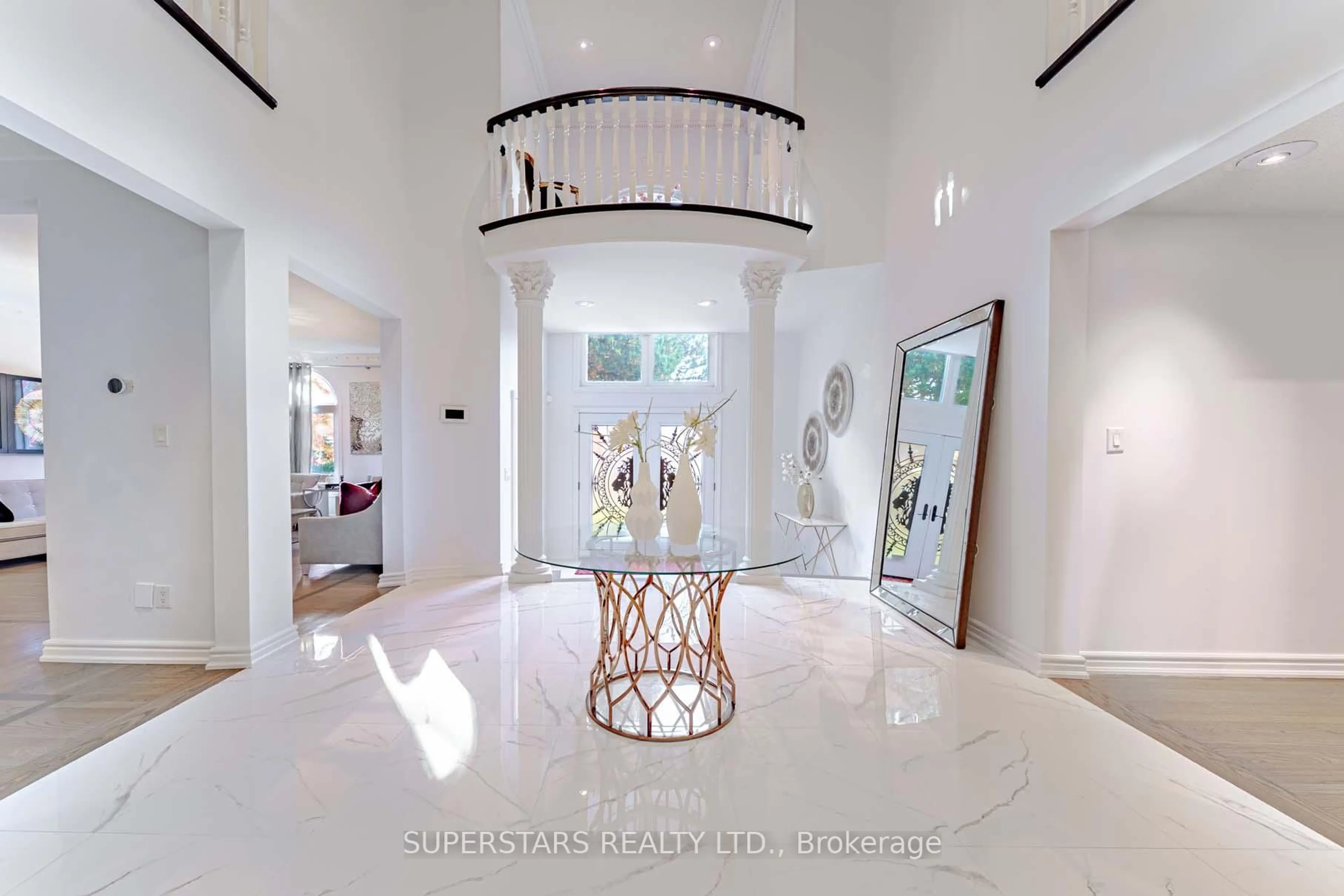 Indoor foyer for 42 Grangemill Cres, Toronto Ontario M3B 2J2