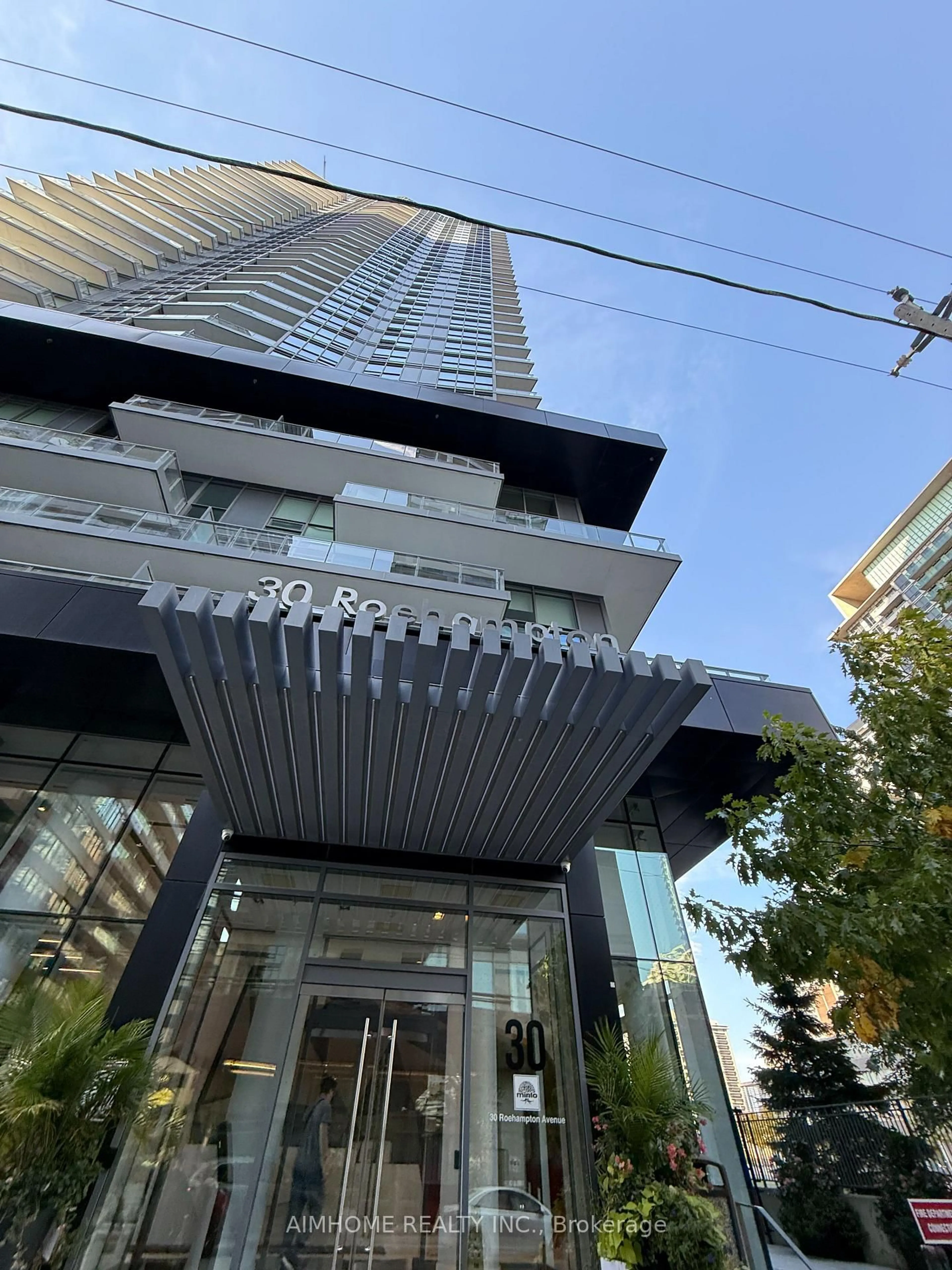 Indoor foyer for 30 Roehampton Ave #2011, Toronto Ontario M4P 1R2