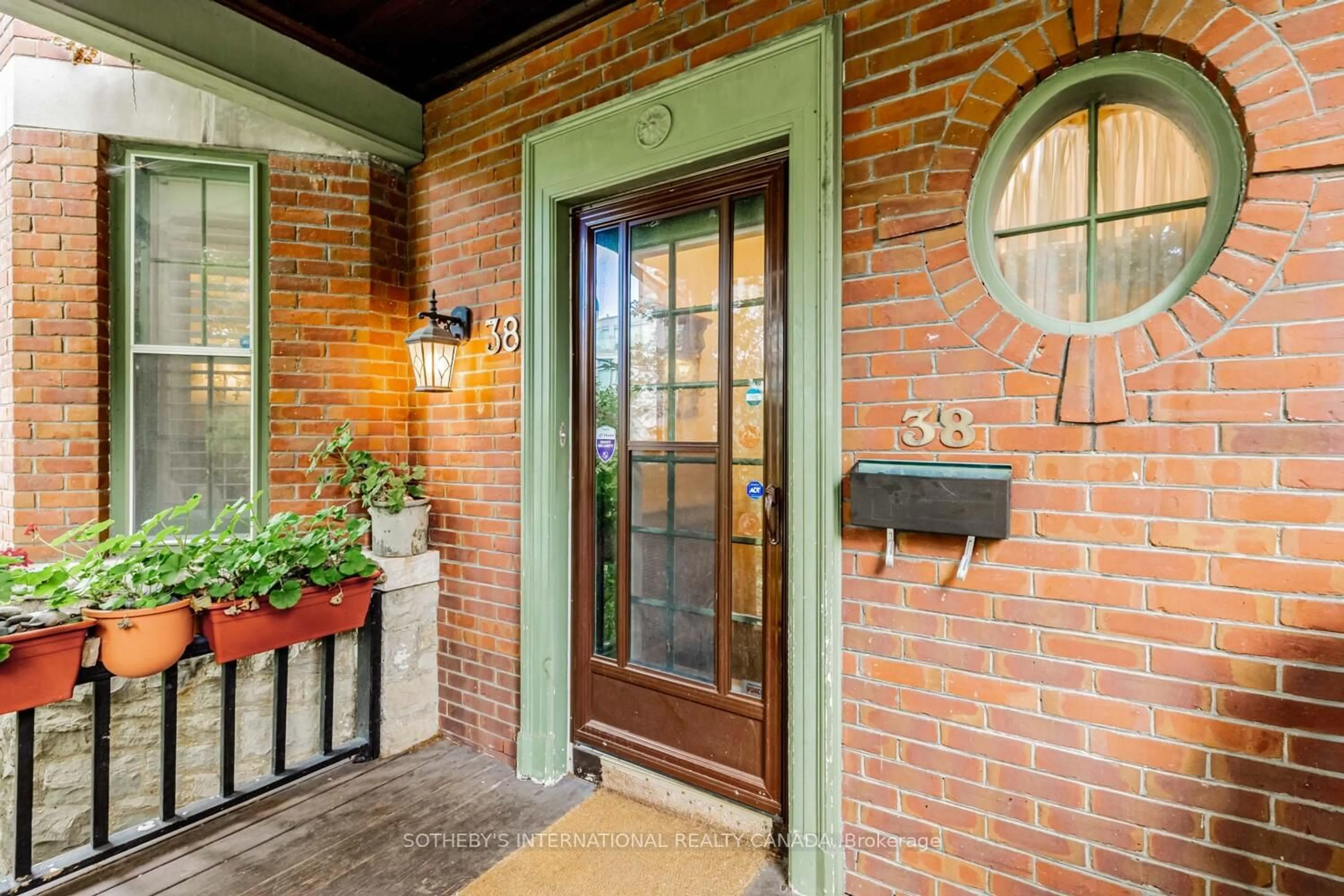 Indoor entryway for 38 Foxbar Rd, Toronto Ontario M4V 2G6