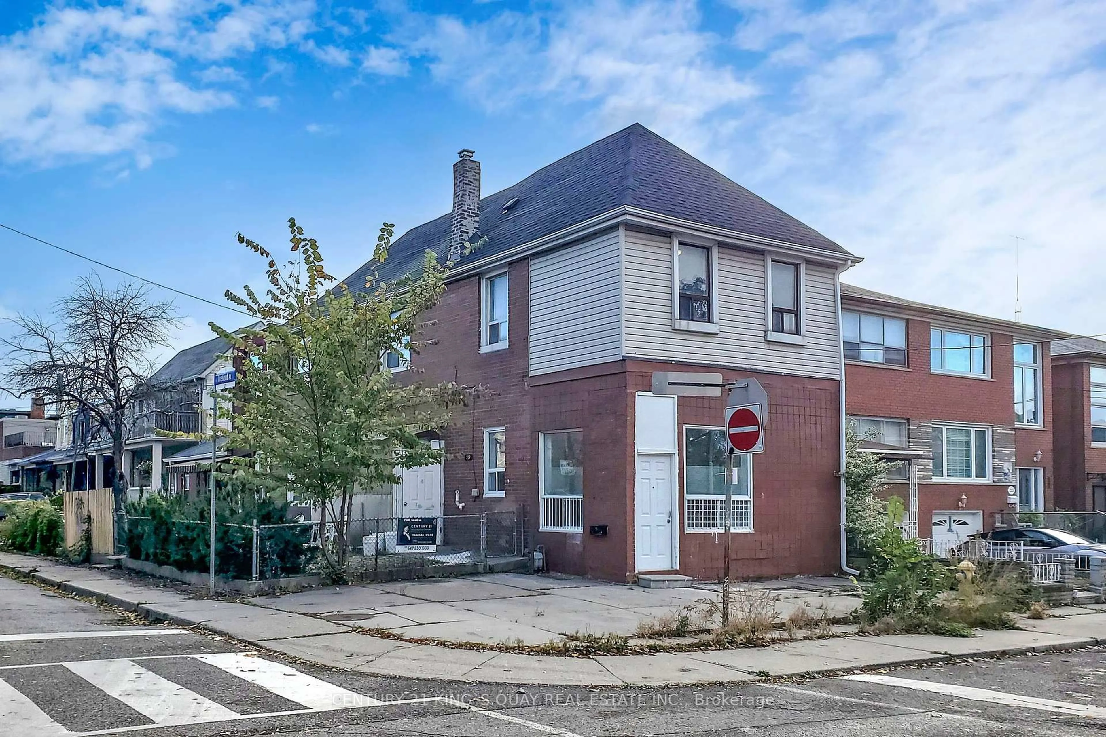 Home with brick exterior material, street for 229 Bellwoods Ave, Toronto Ontario M6J 2R2