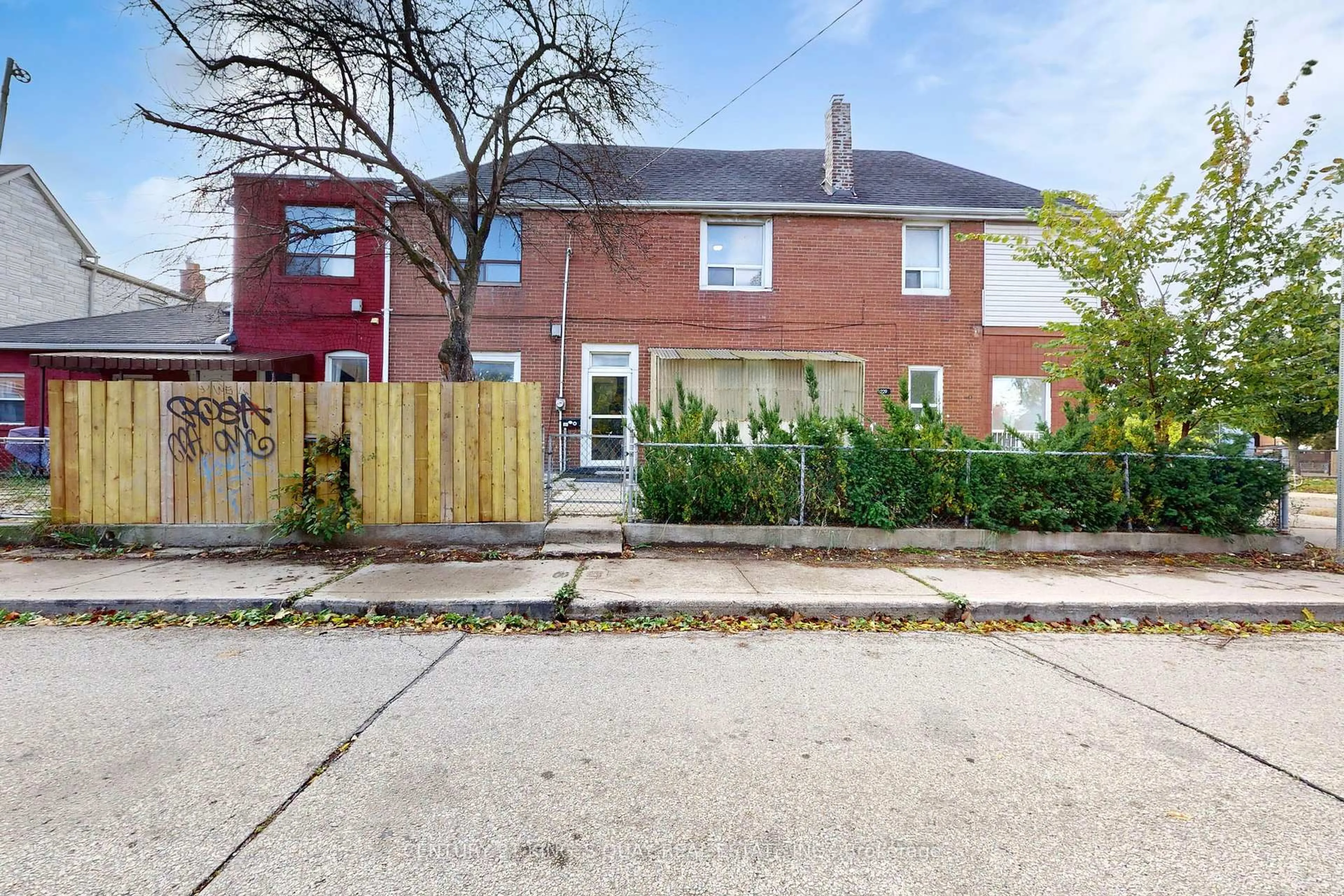 Home with brick exterior material, street for 229 Bellwoods Ave, Toronto Ontario M6J 2R2