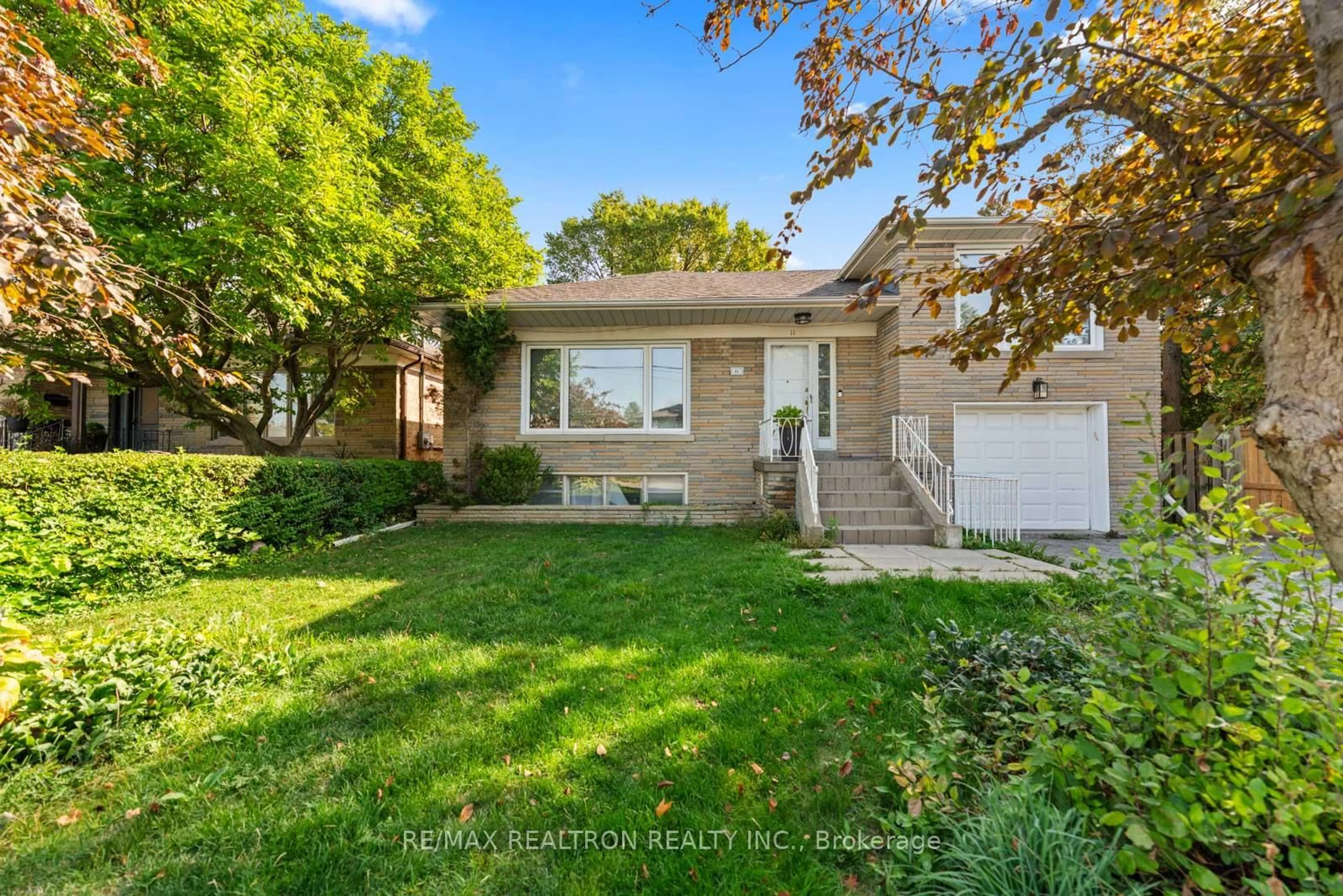 Home with vinyl exterior material, street for 11 Josephine Rd, Toronto Ontario M3H 3G3