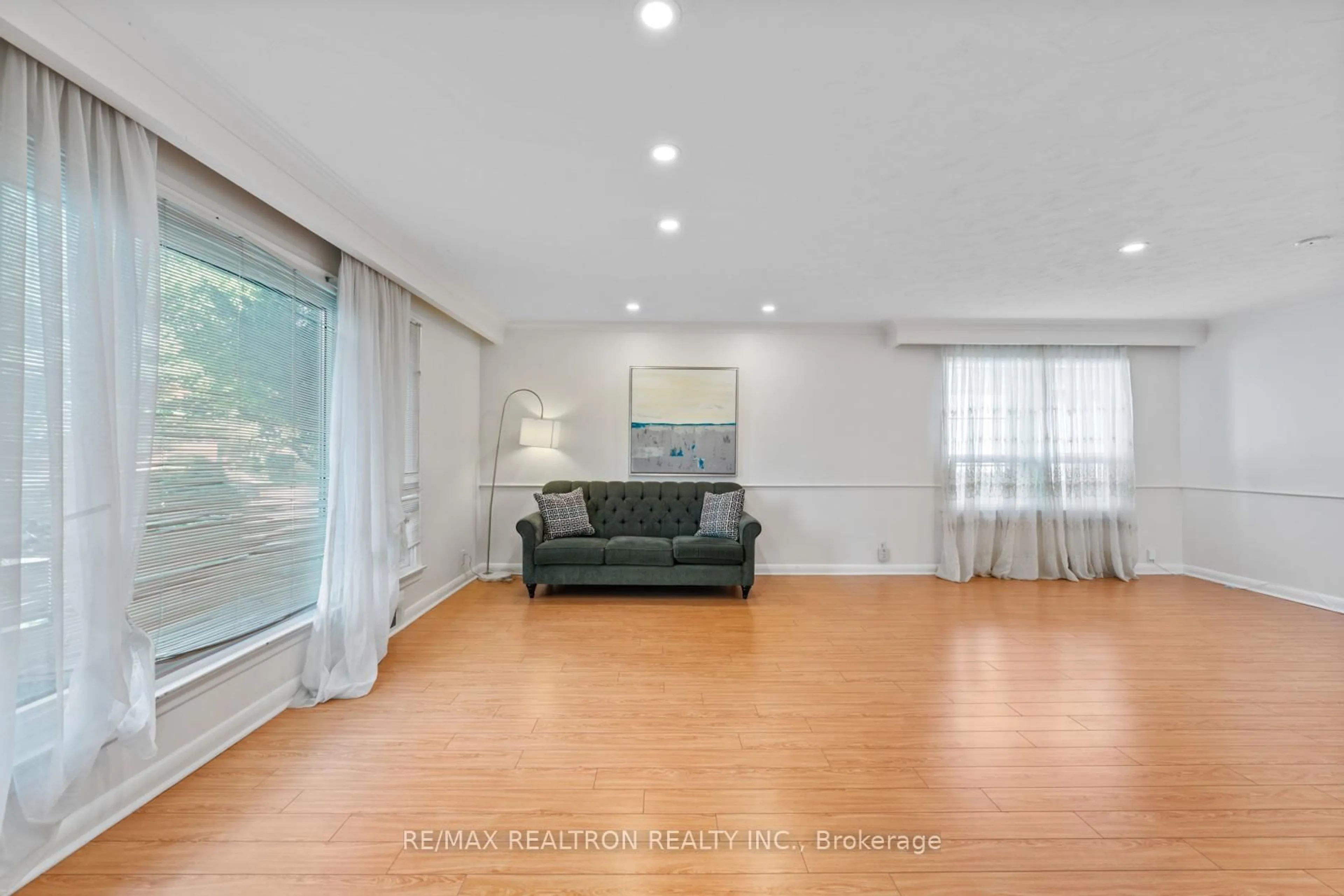 Living room with furniture, unknown for 11 Josephine Rd, Toronto Ontario M3H 3G3