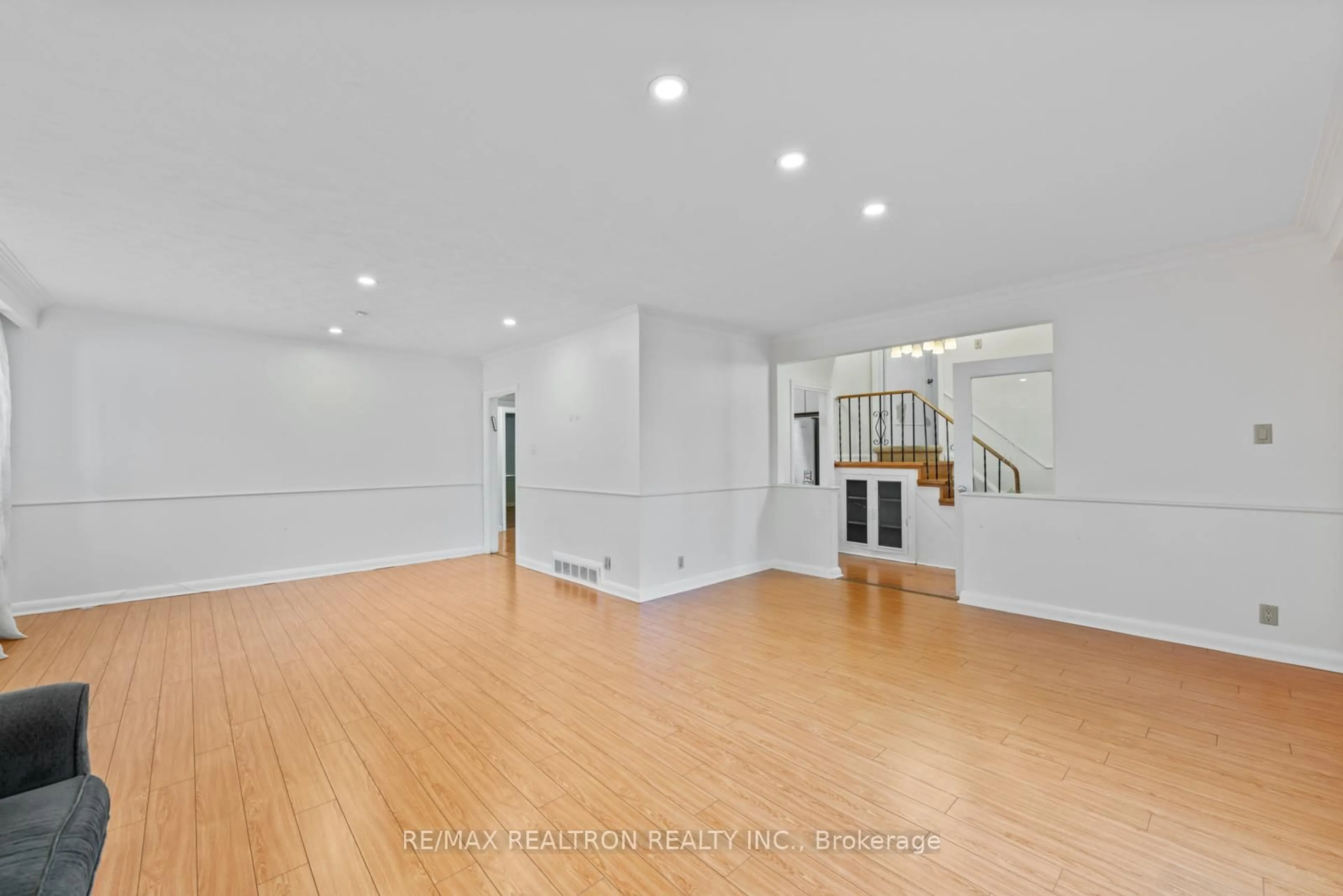 Unknown for 11 Josephine Rd, Toronto Ontario M3H 3G3