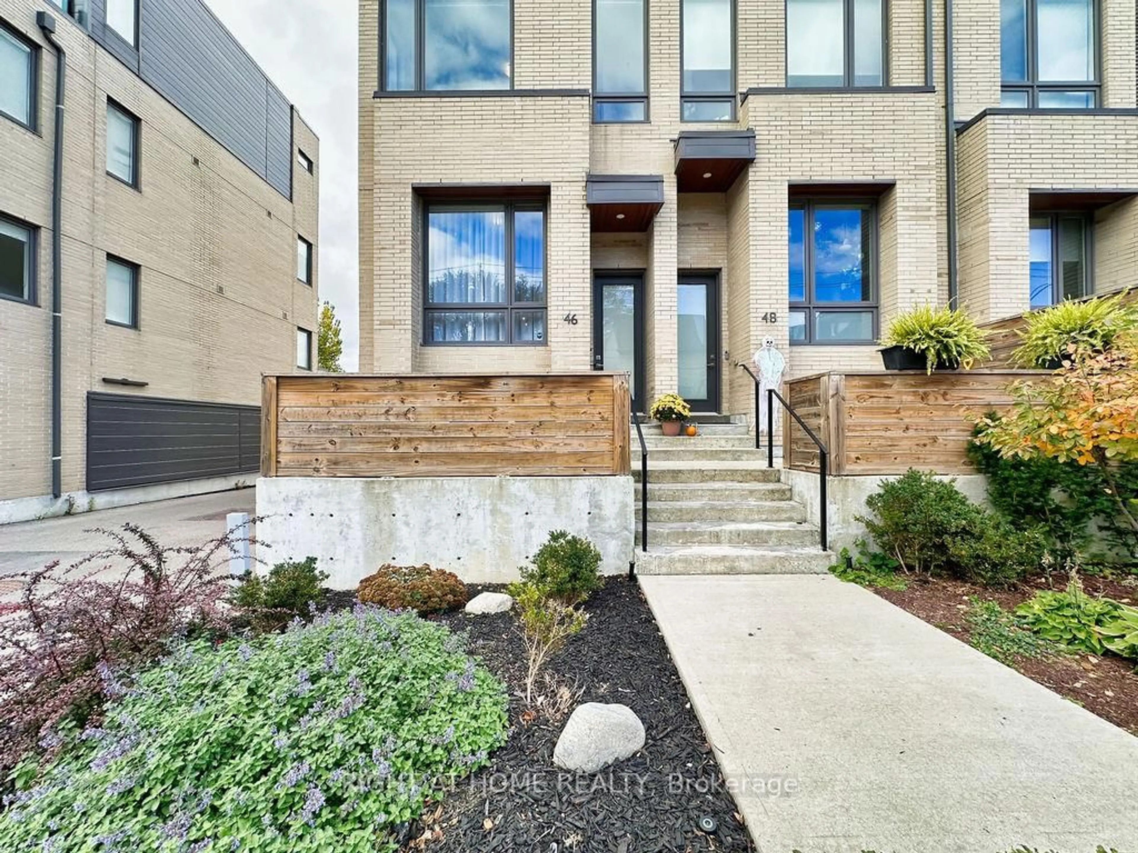 Unknown for 46 Perth Ave, Toronto Ontario M6R 2C1