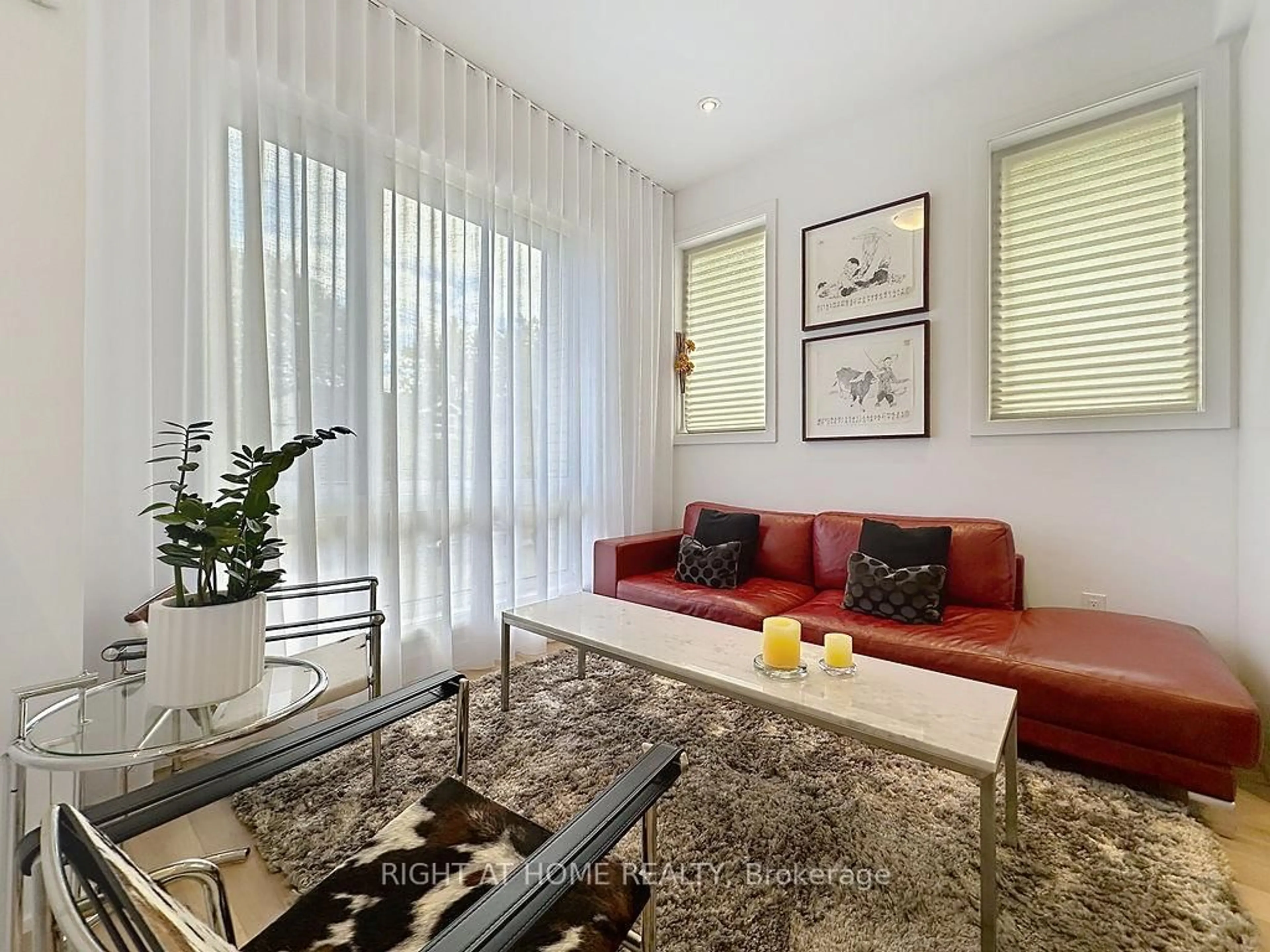 Living room with furniture, unknown for 46 Perth Ave, Toronto Ontario M6R 2C1