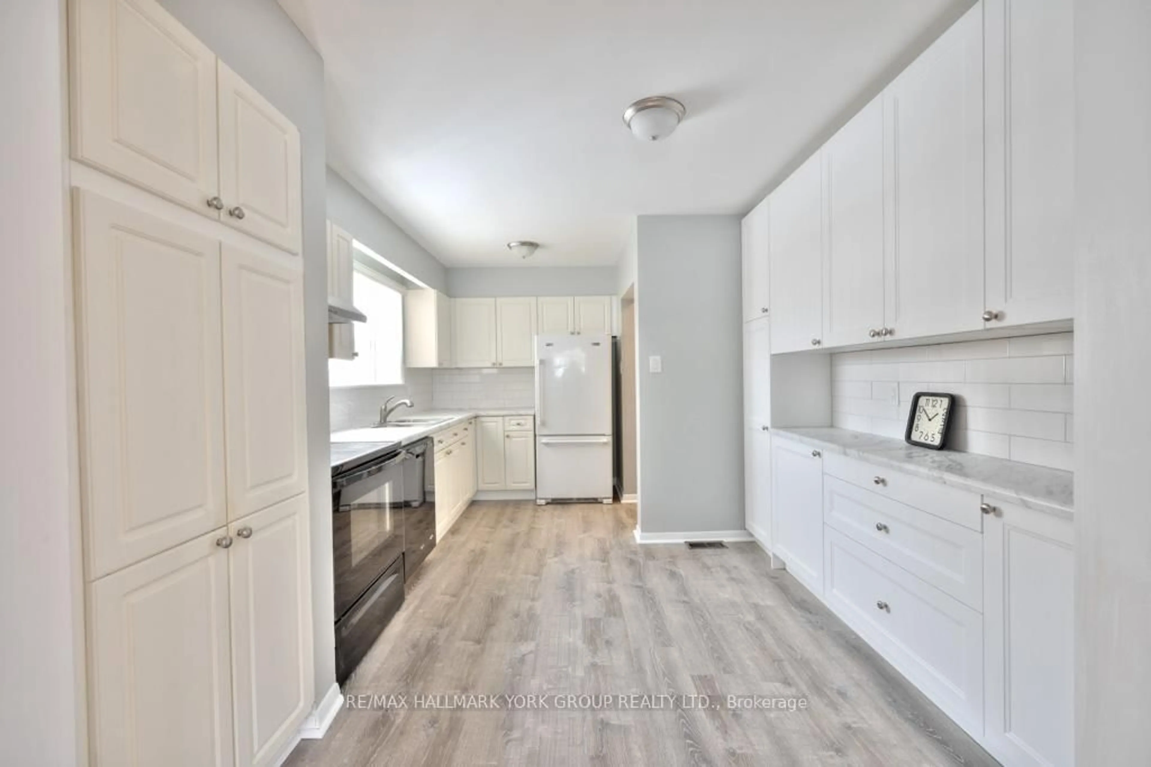 Open concept kitchen, unknown for 28 Bison Dr, Toronto Ontario M2R 2Y2