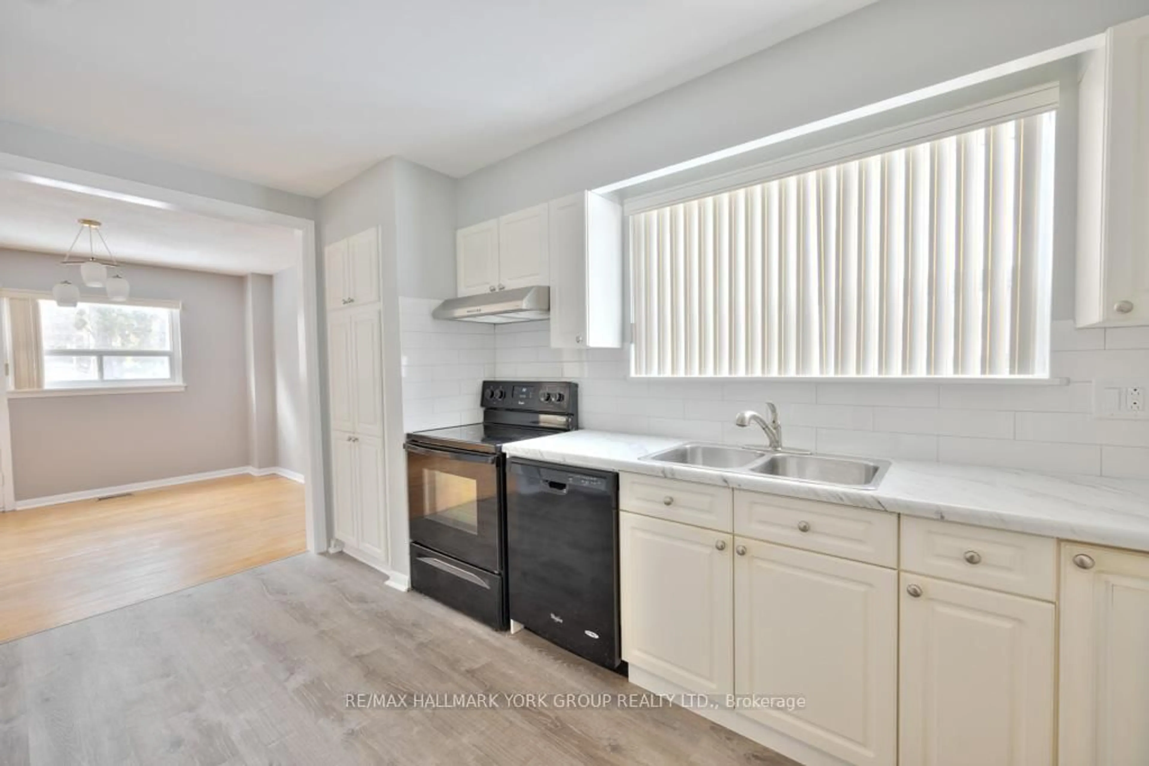 Standard kitchen, unknown for 28 Bison Dr, Toronto Ontario M2R 2Y2