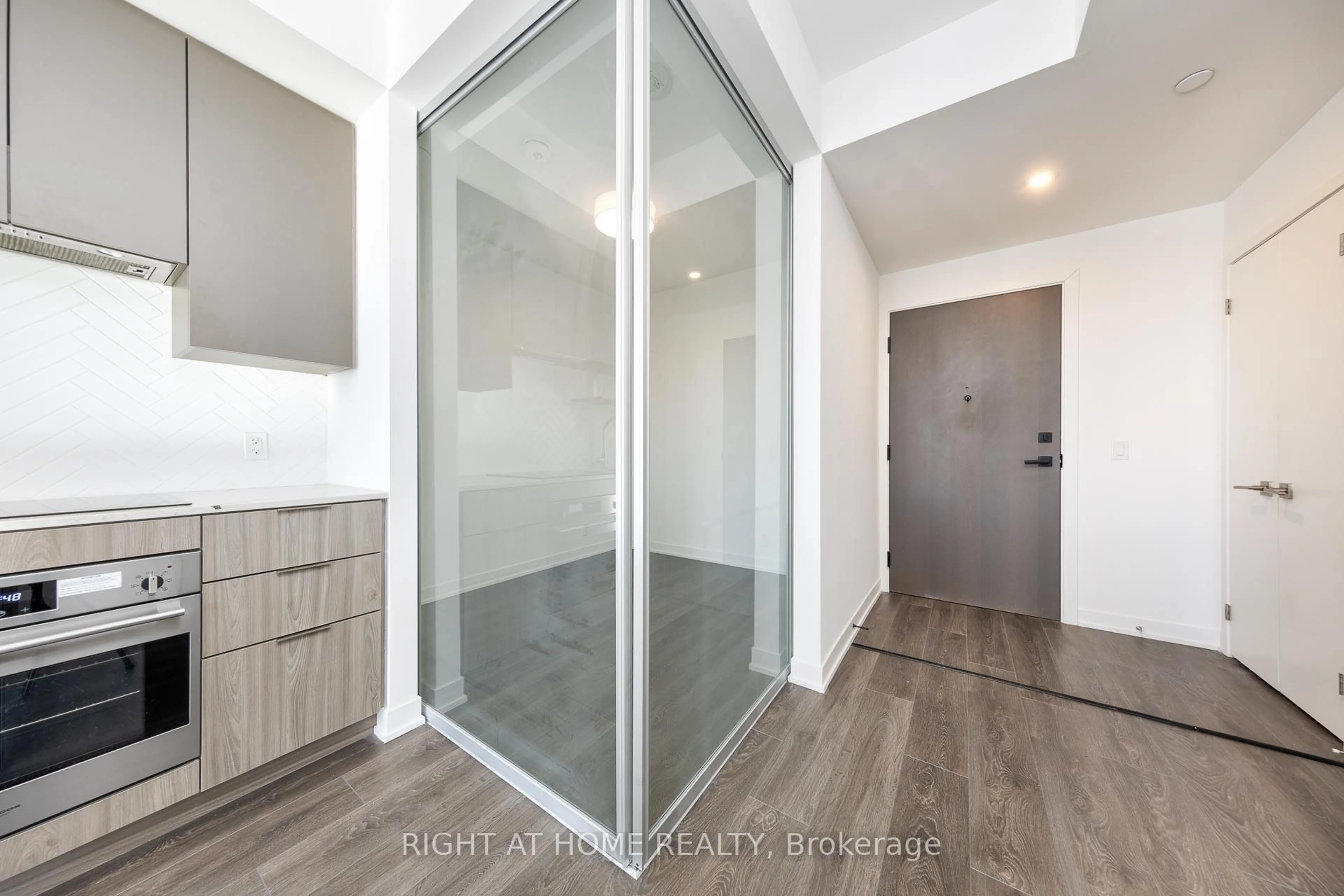 Indoor entryway for 15 Holmes Ave #2503, Toronto Ontario M2N 0L4