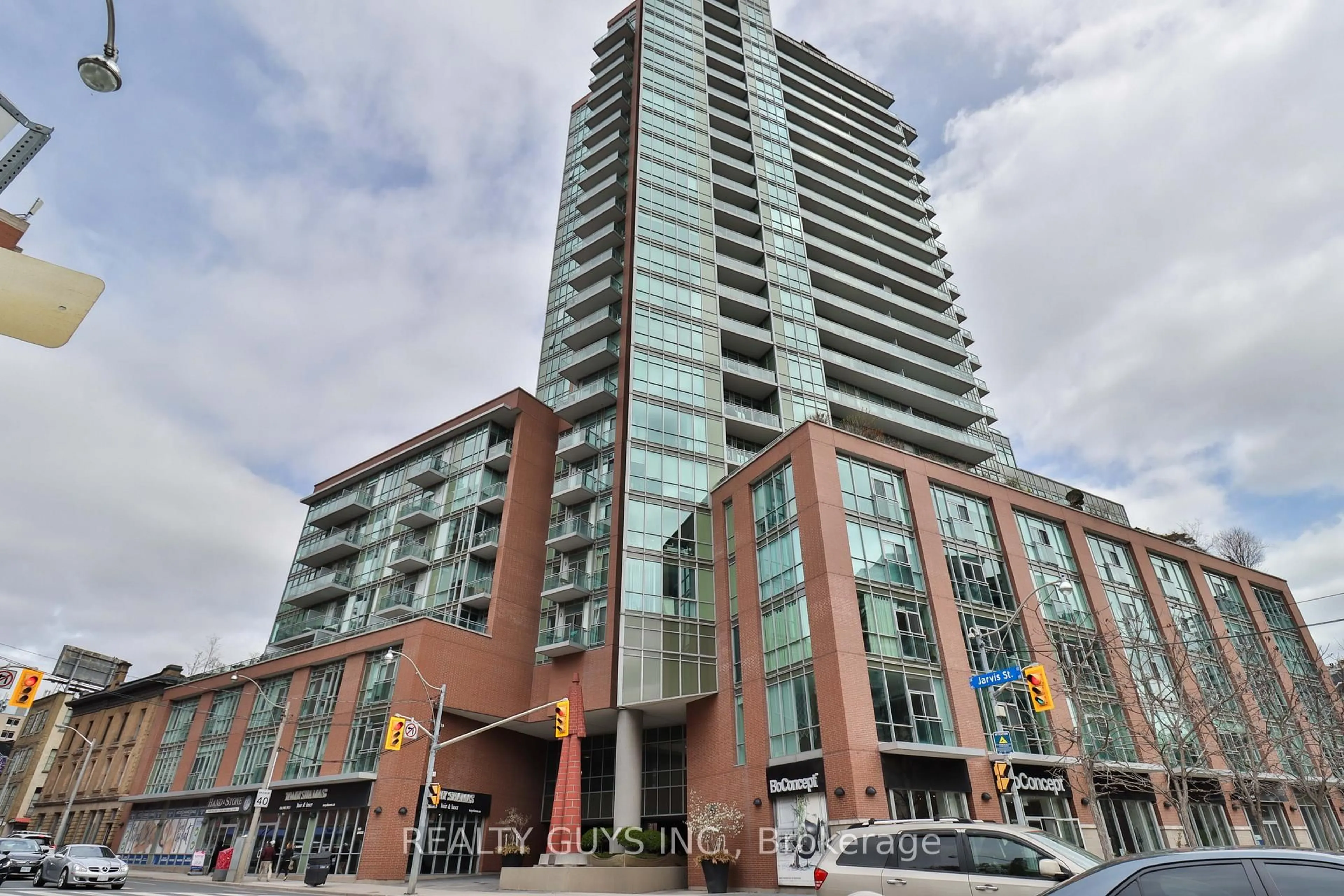 Indoor foyer for 112 George St #631, Toronto Ontario M5A 4P8