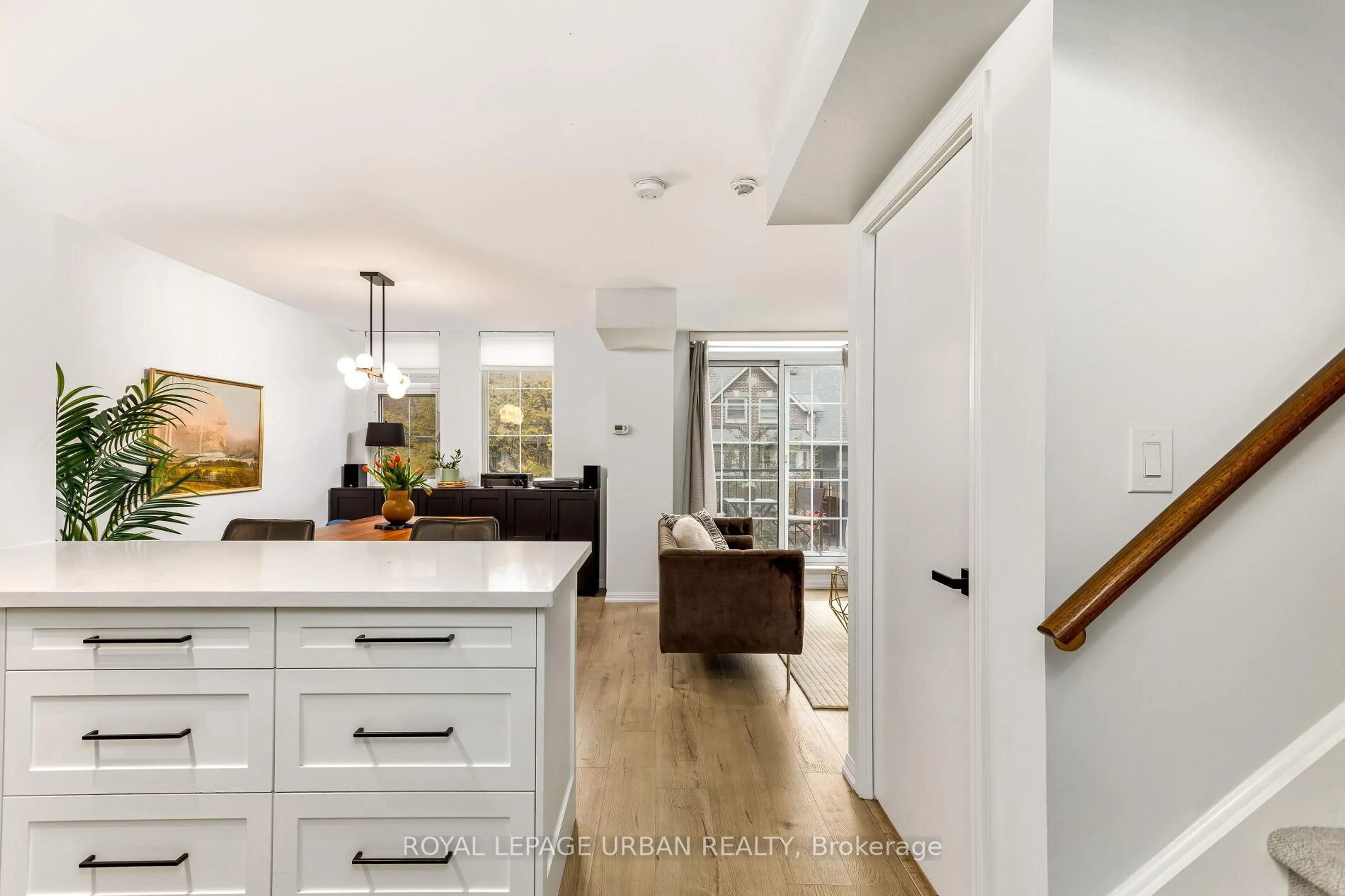 Open concept kitchen, ceramic/tile floor for 39 Shank St #319, Toronto Ontario M6J 3X3