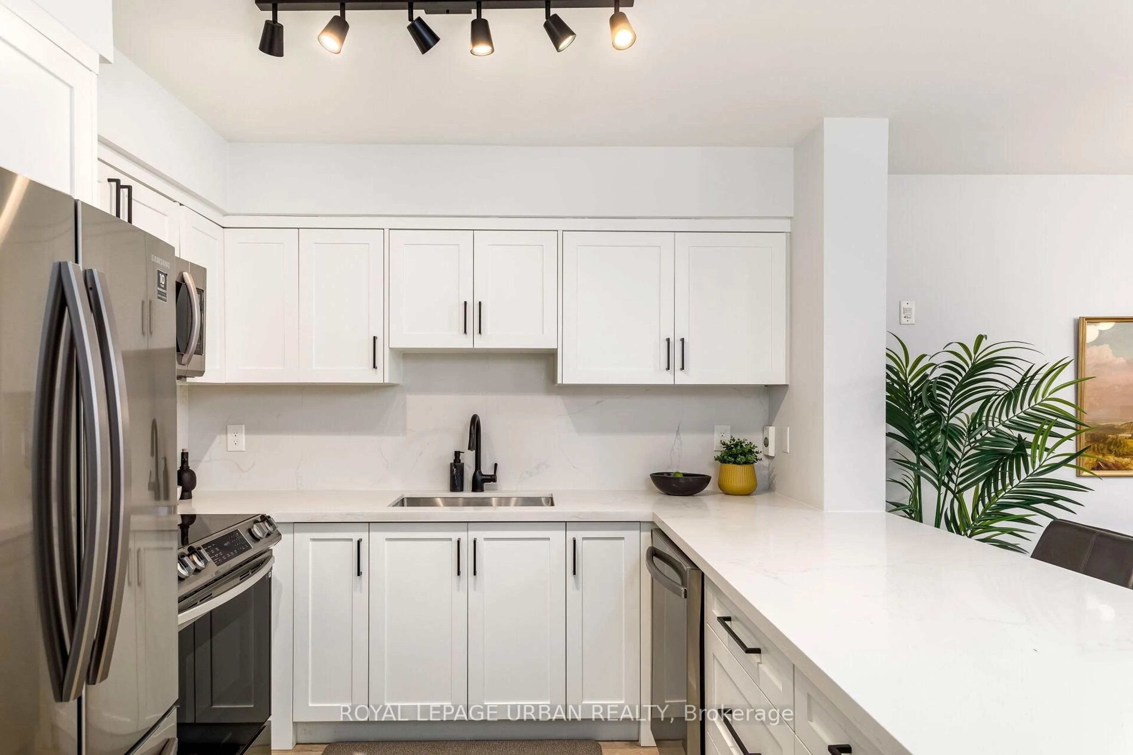 Standard kitchen, ceramic/tile floor for 39 Shank St #319, Toronto Ontario M6J 3X3