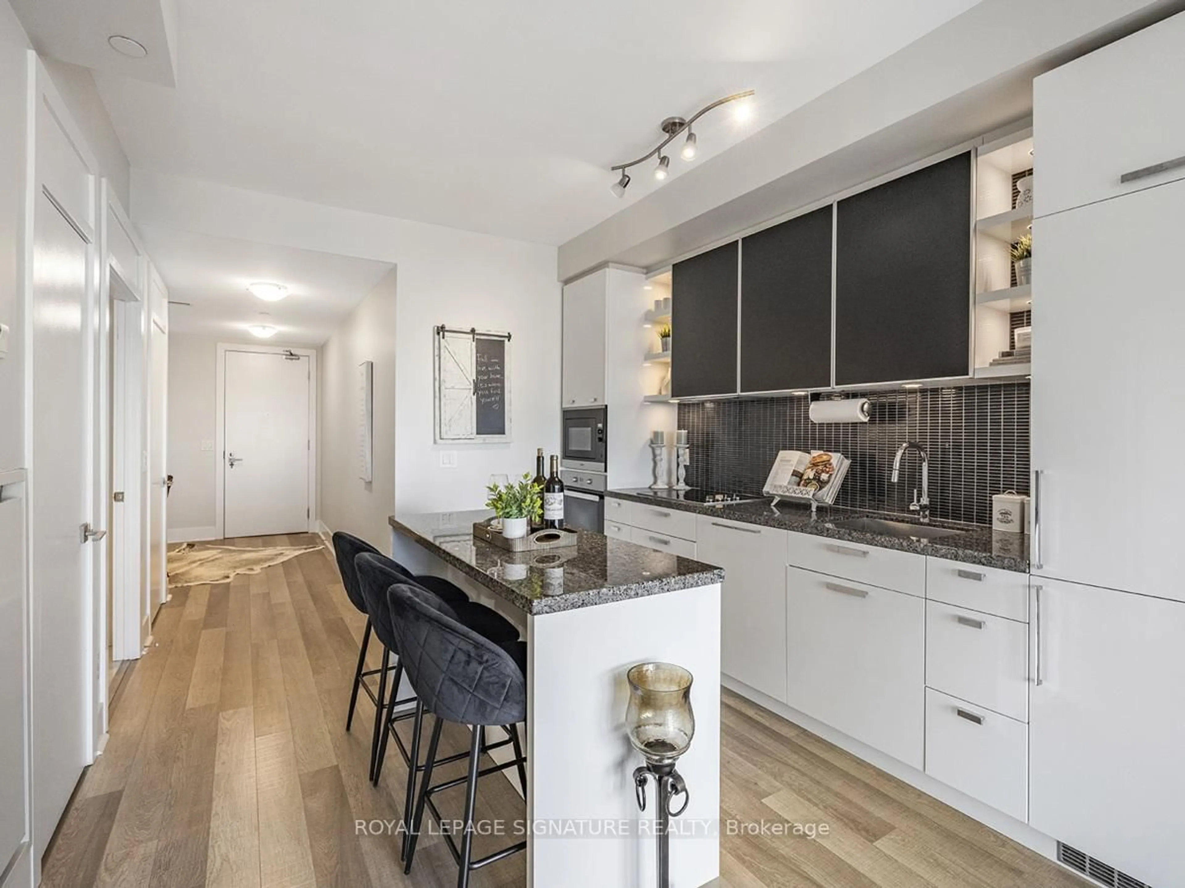 Open concept kitchen, unknown for 32 Davenport Rd #1704, Toronto Ontario M5R 0B5