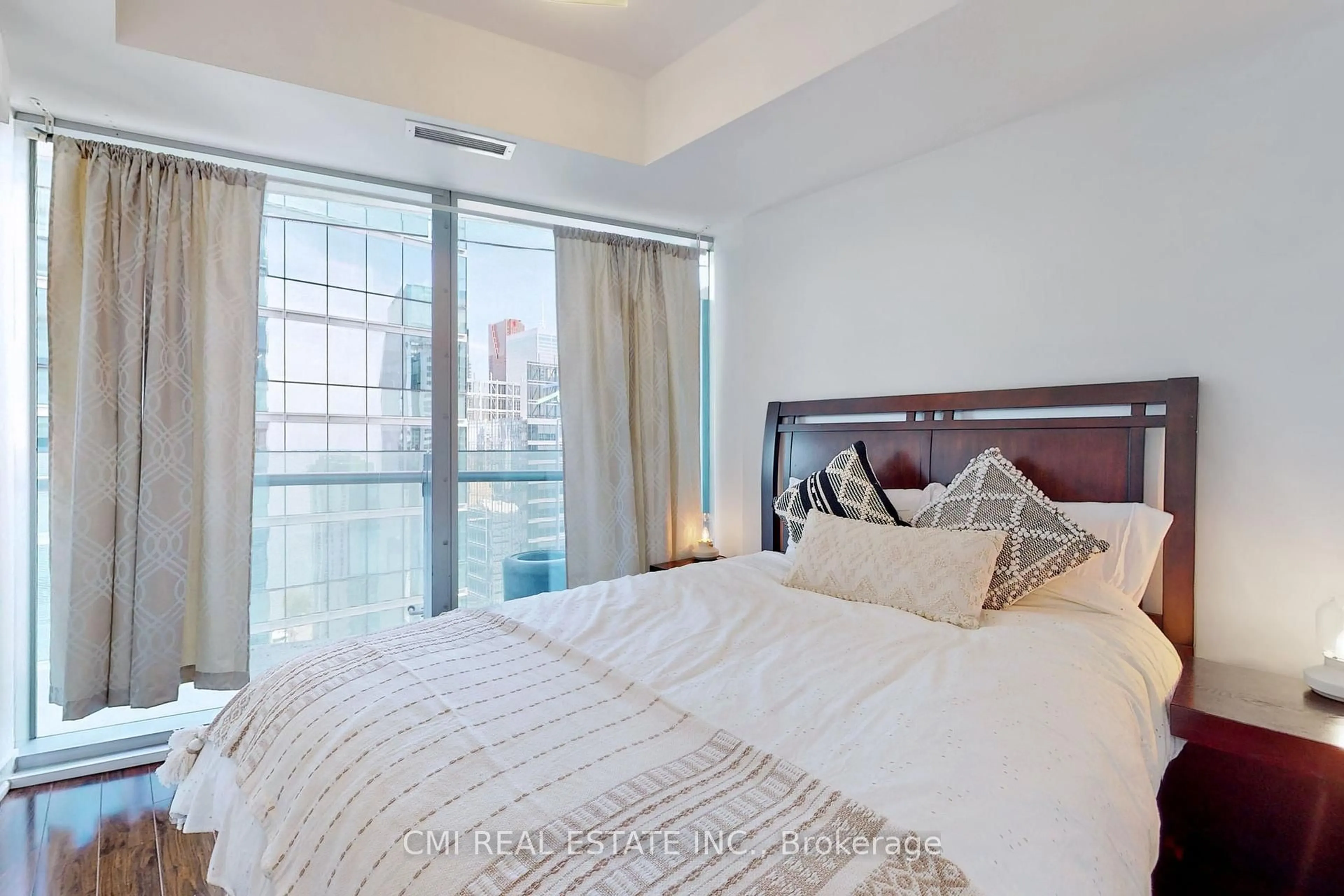 Bedroom with bed, unknown for 14 York St #3610, Toronto Ontario M5J 2Z2